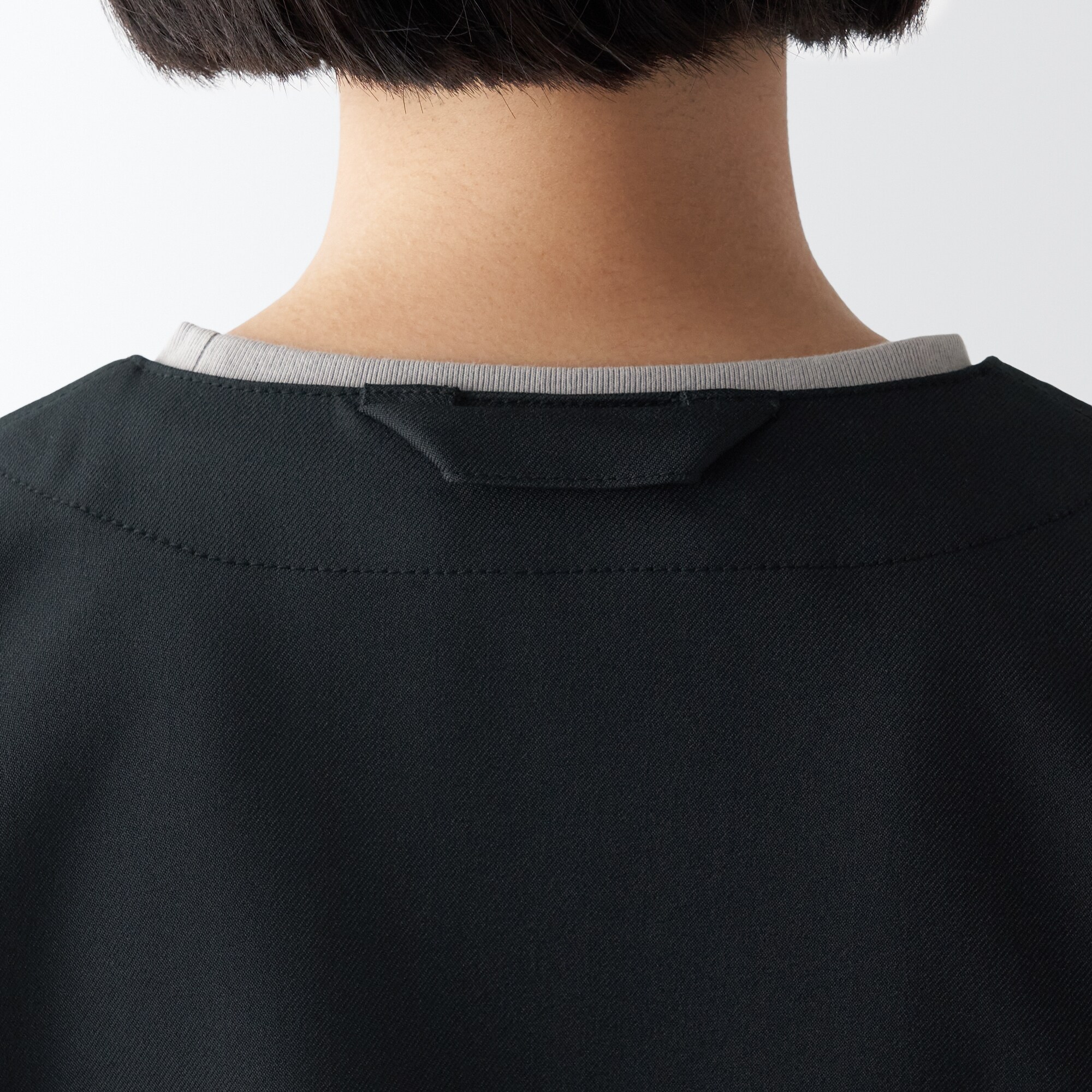 汚れが落ちやすいノーカラージャケット