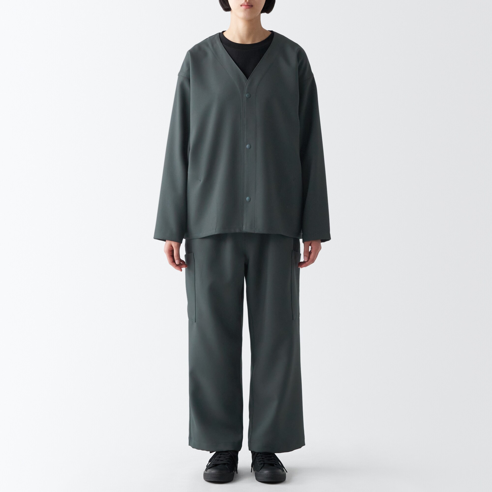 汚れが落ちやすいカーゴパンツ