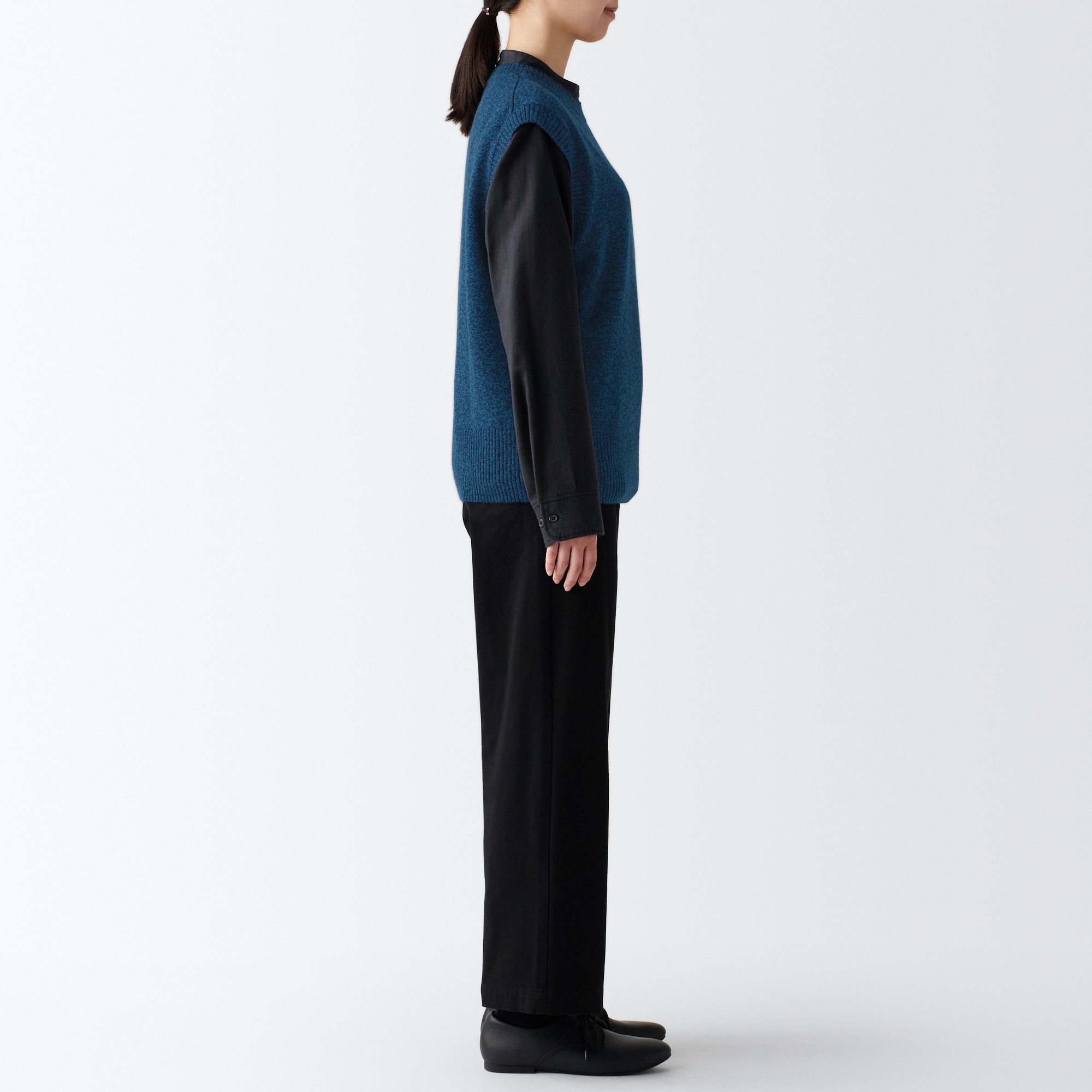 残糸で編んだクルーネックベスト