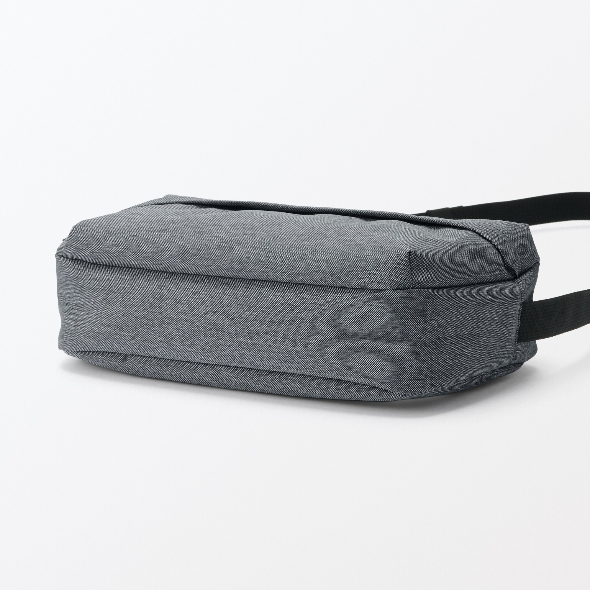 ウエストポーチにもなる　撥水ショルダーバッグ