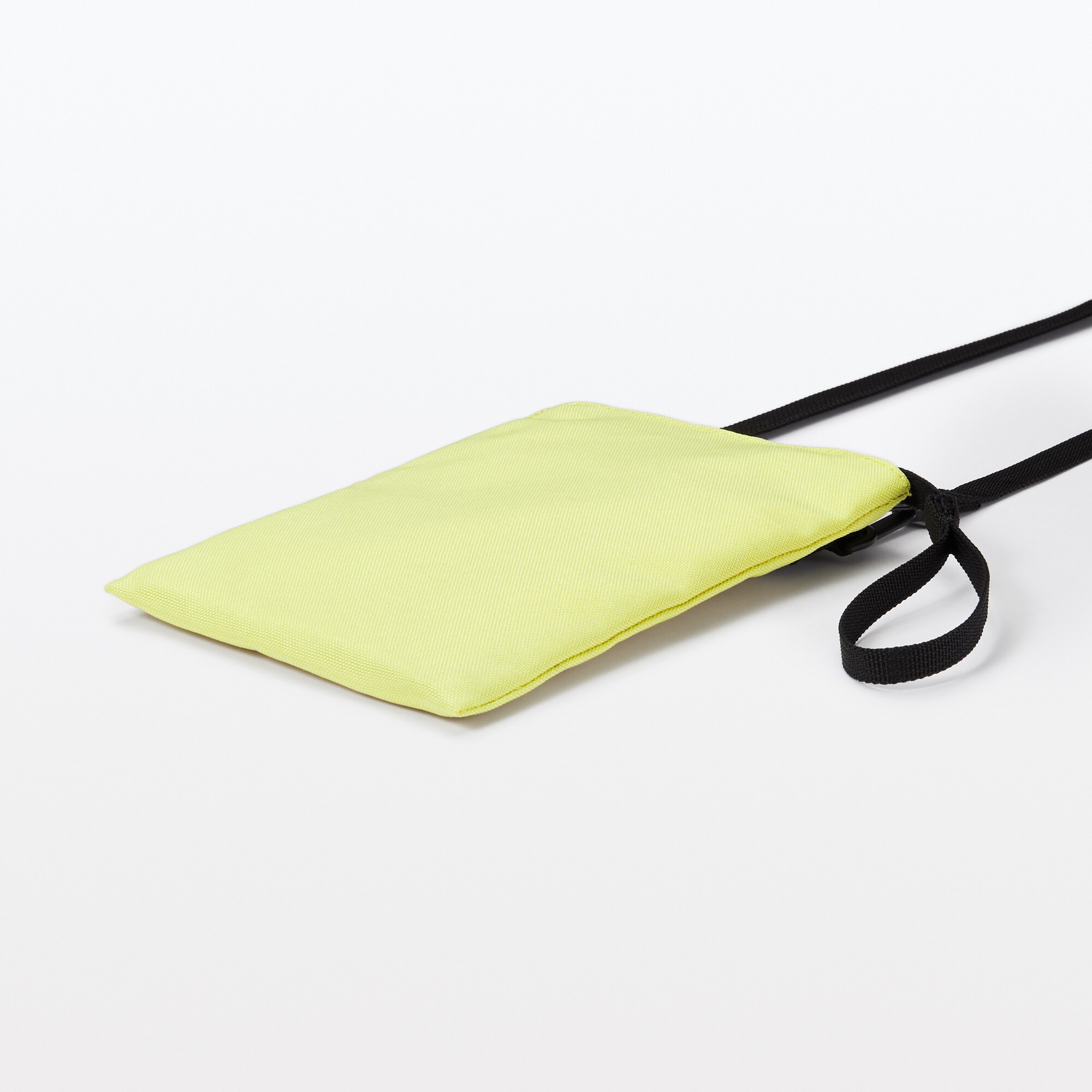 ポーチとしても使える　撥水ミニサコッシュ