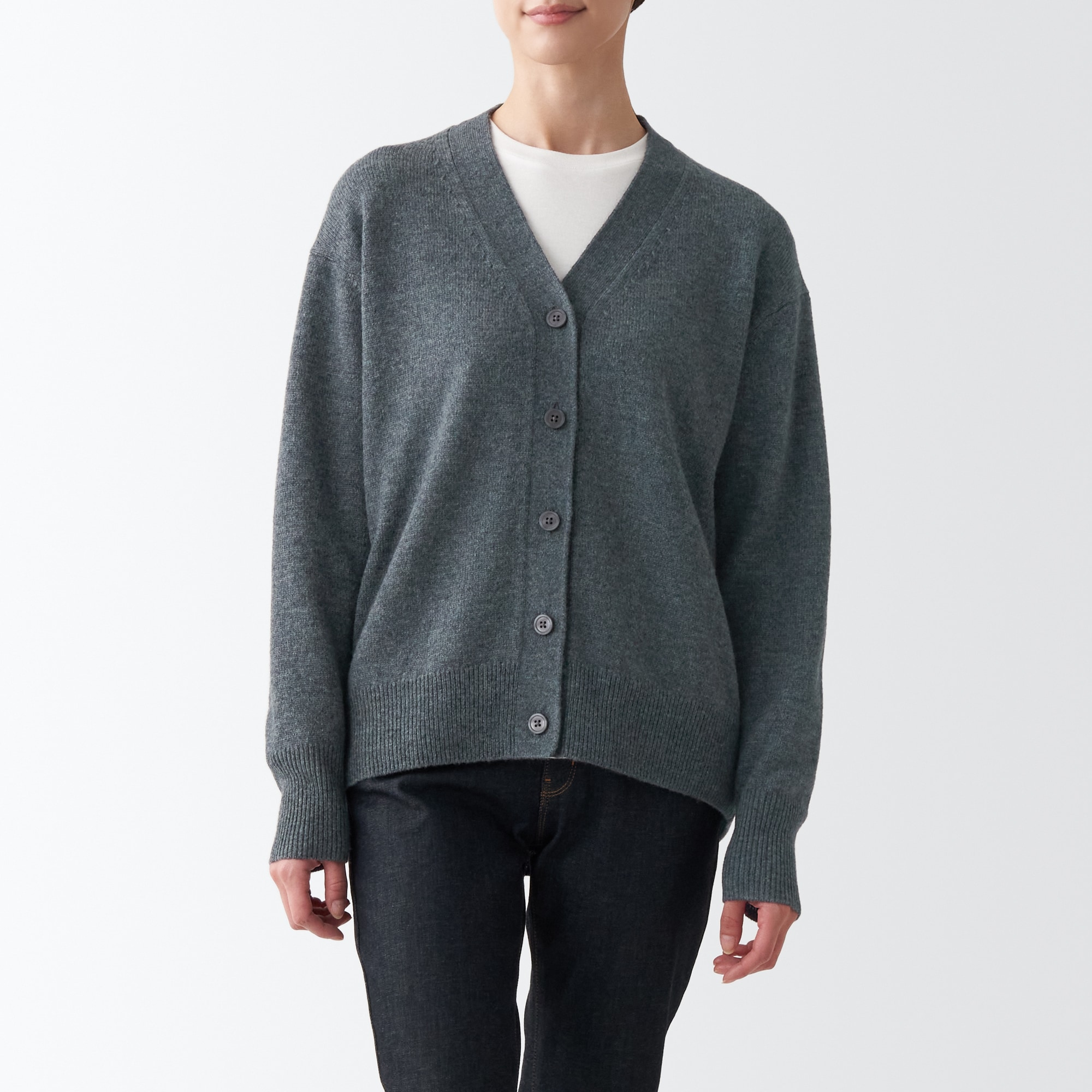 洗えるウールミドルゲージＶネックカーディガン