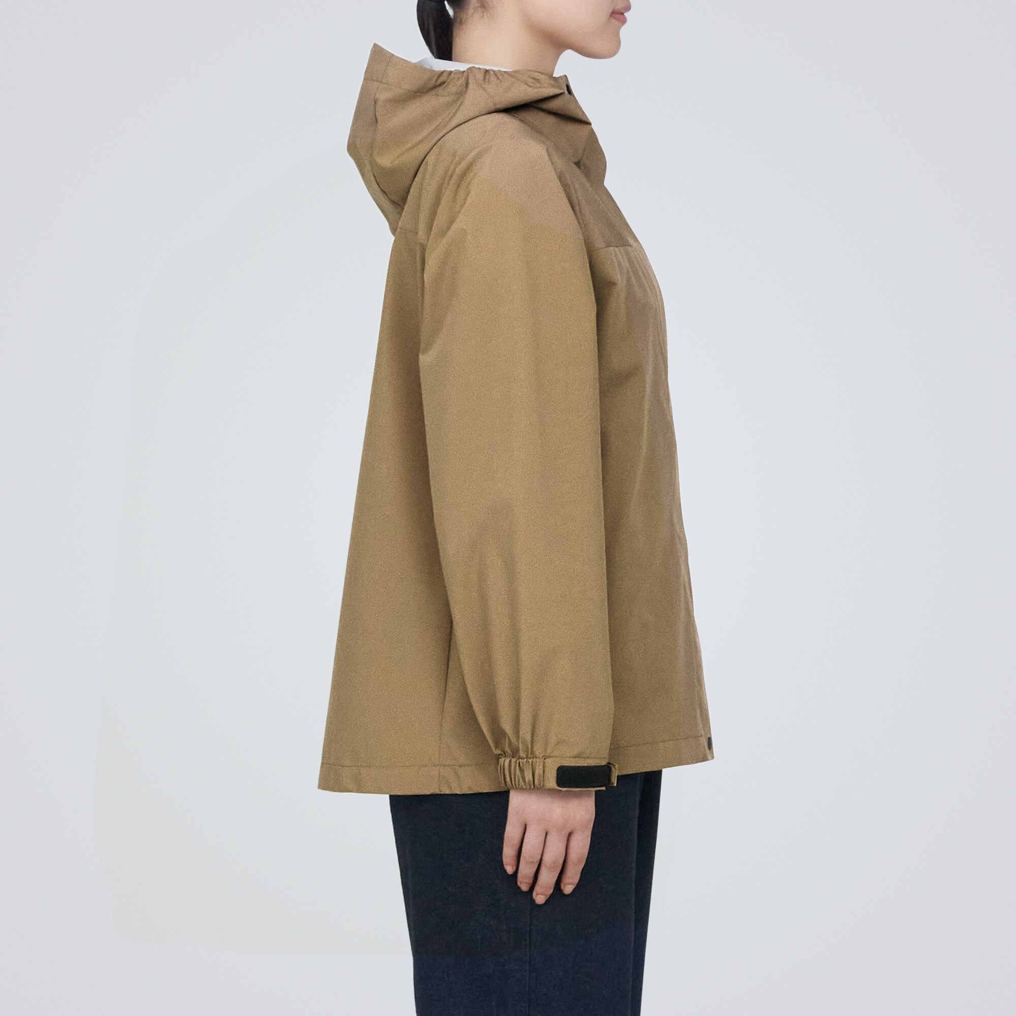 蒸れにくい　撥水フード付きジャケット