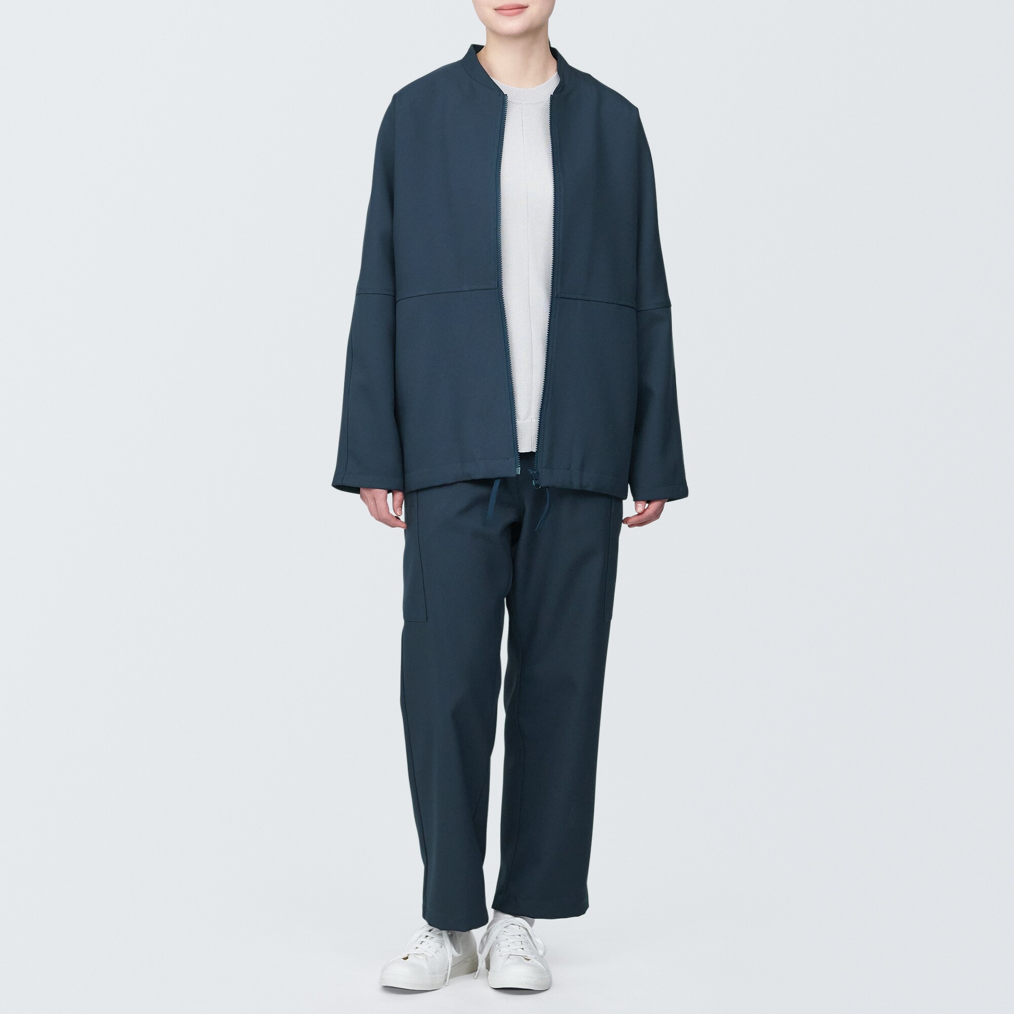 汚れが落ちやすいカーゴパンツ