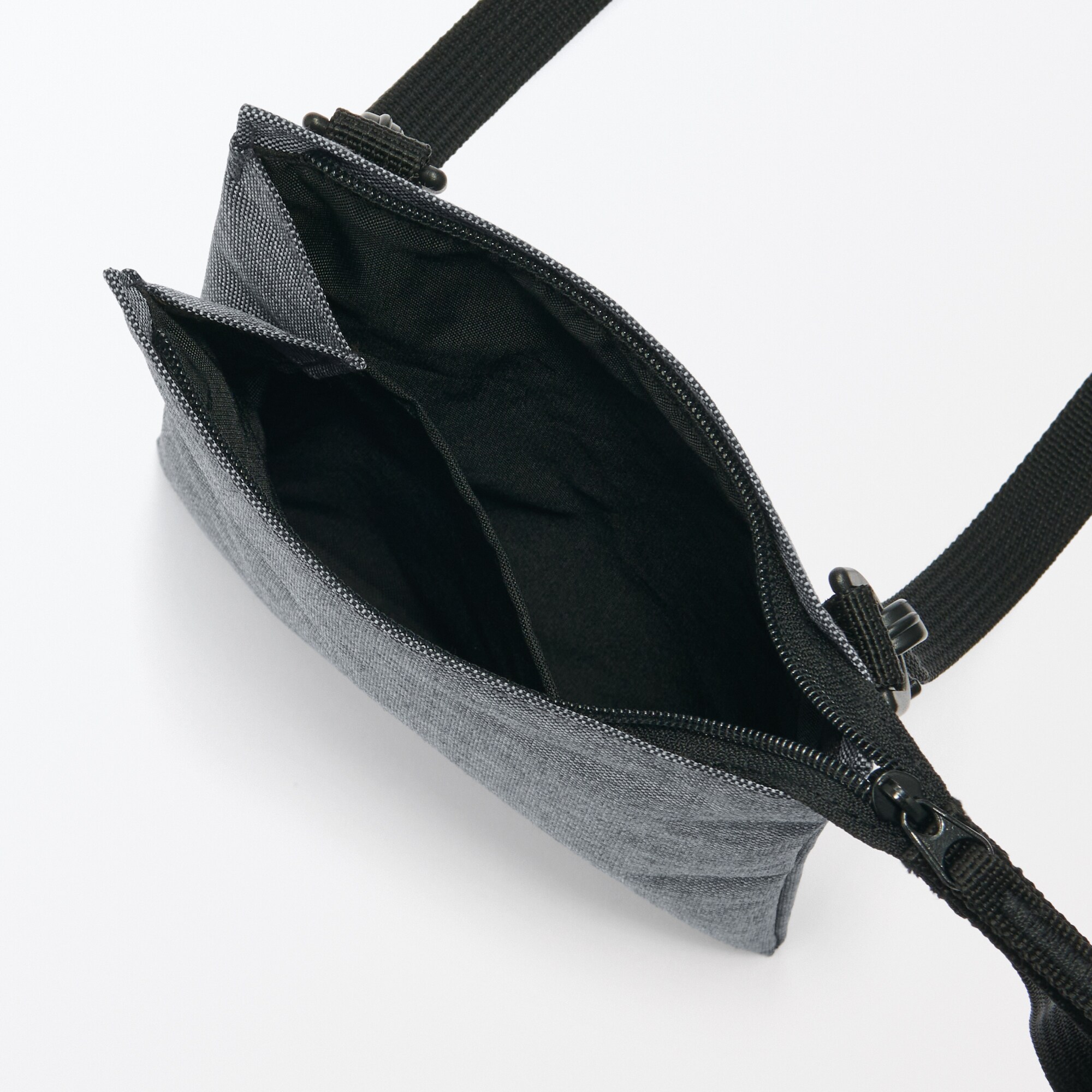 ポーチとしても使える　撥水ミニサコッシュ