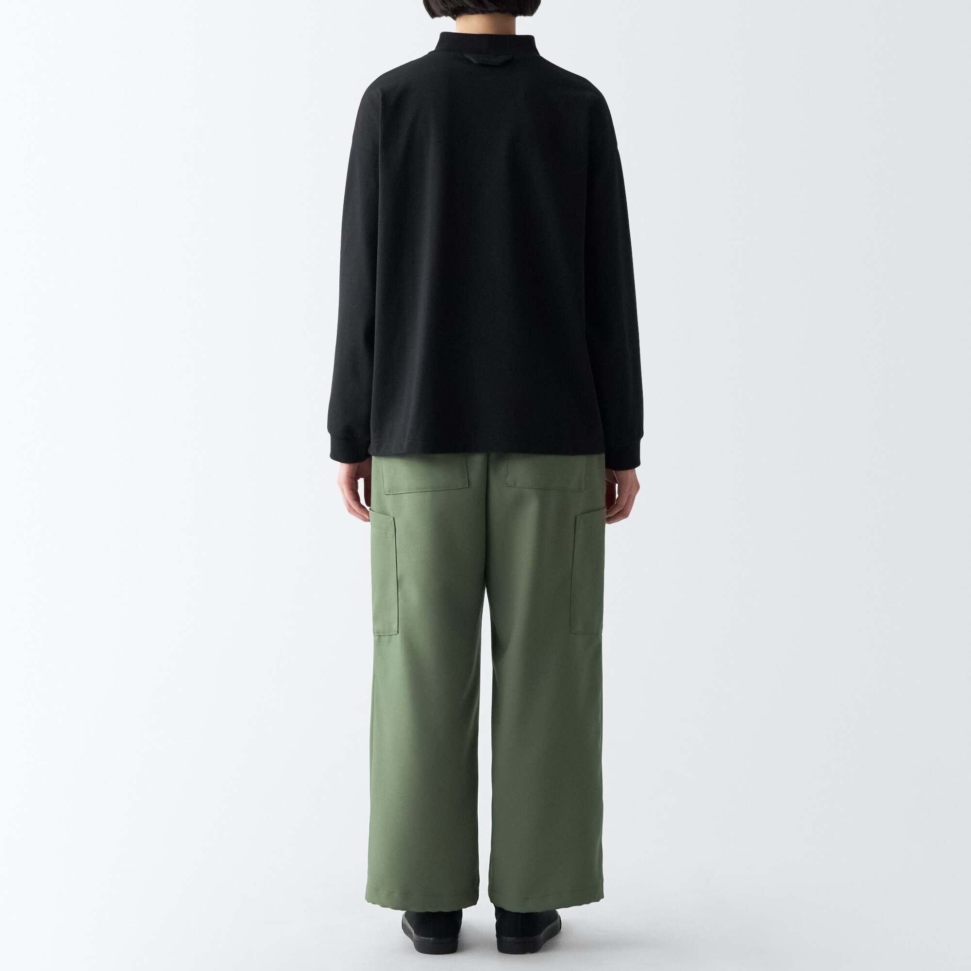 汚れが落ちやすいカーゴパンツ