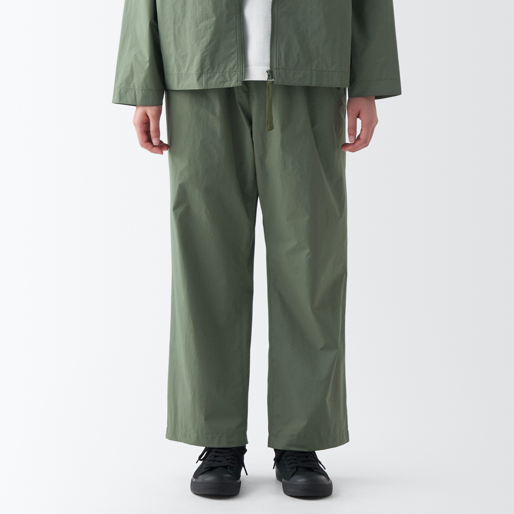撥水防風パンツ