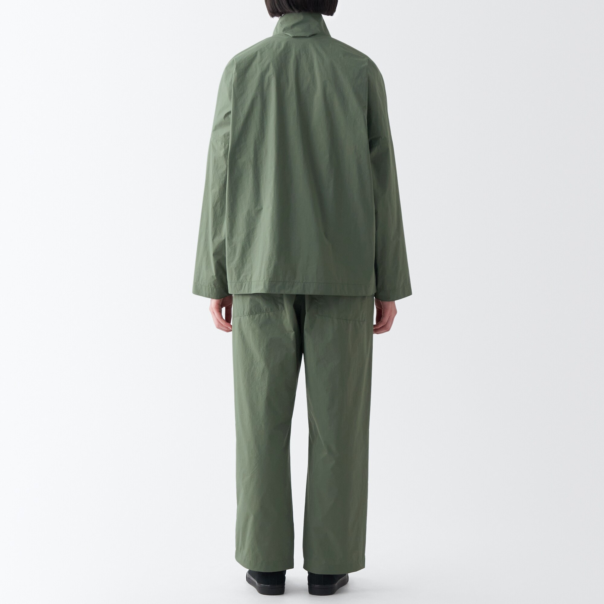 撥水防風パンツ