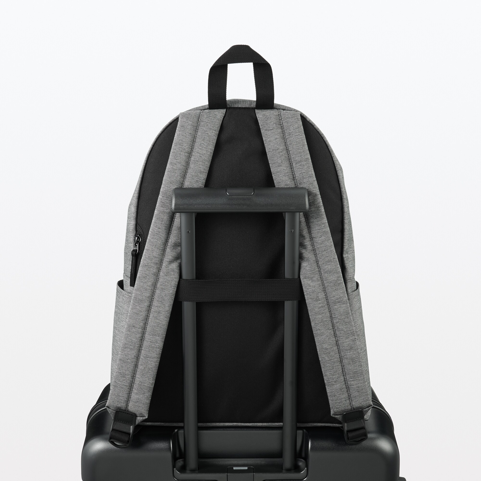 肩の負担を軽くする　撥水リュックサック