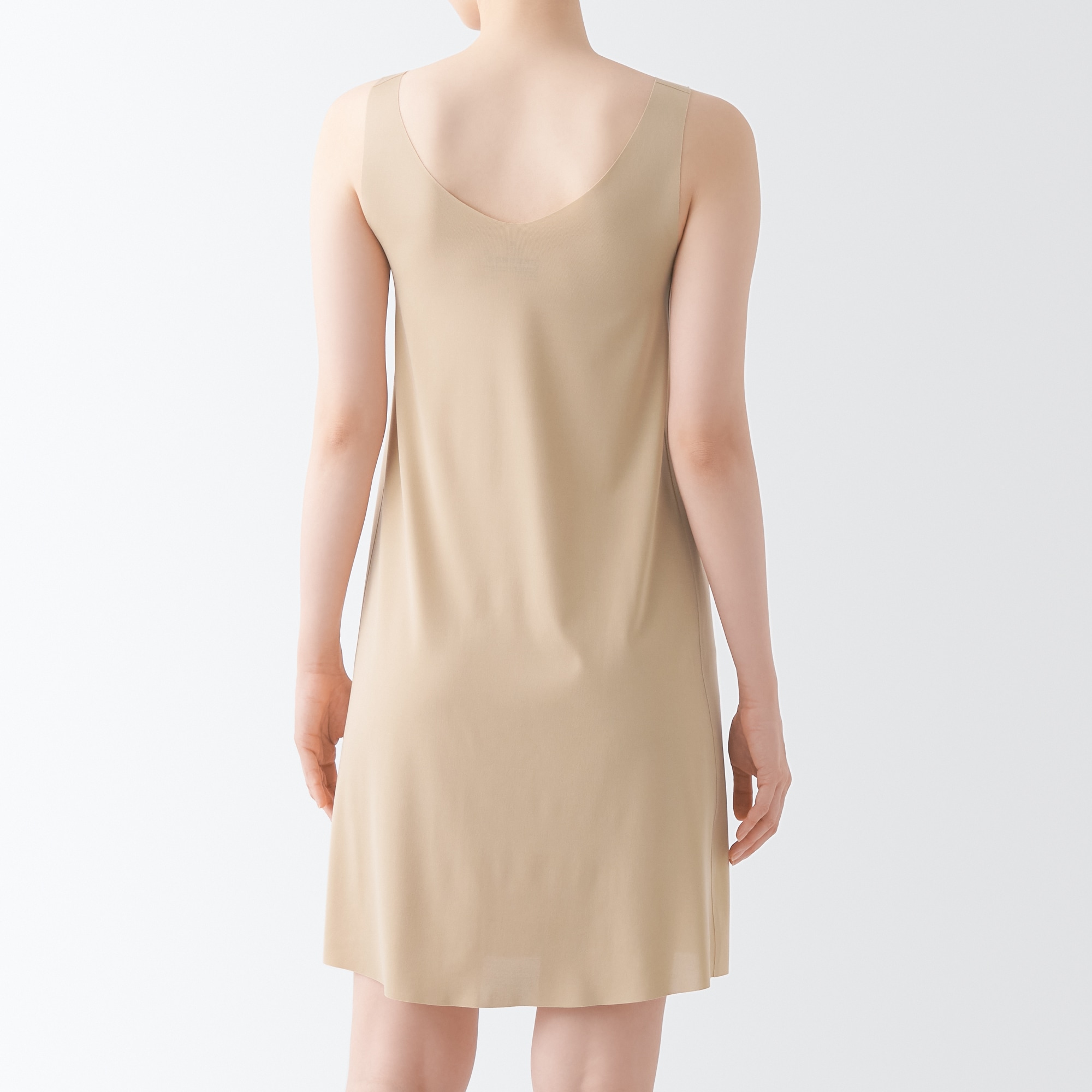 どこにも縫い目がないスリップドレス