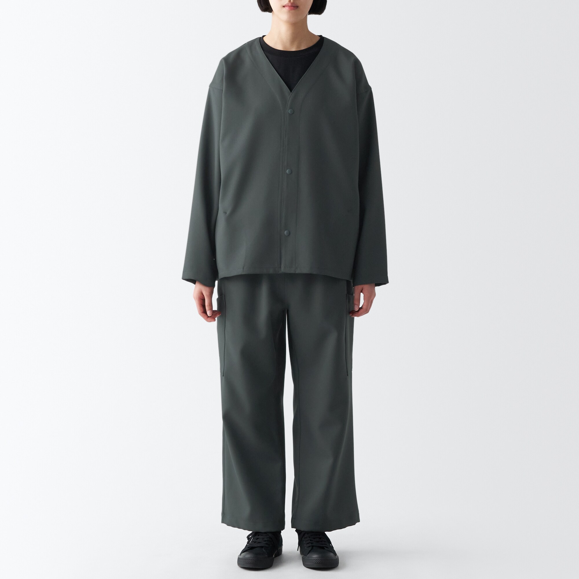 汚れが落ちやすいノーカラージャケット