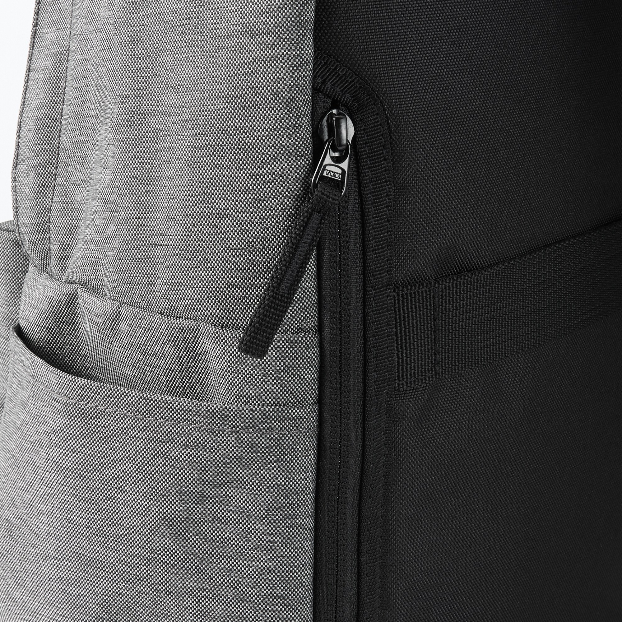 肩の負担を軽くする　撥水リュックサック