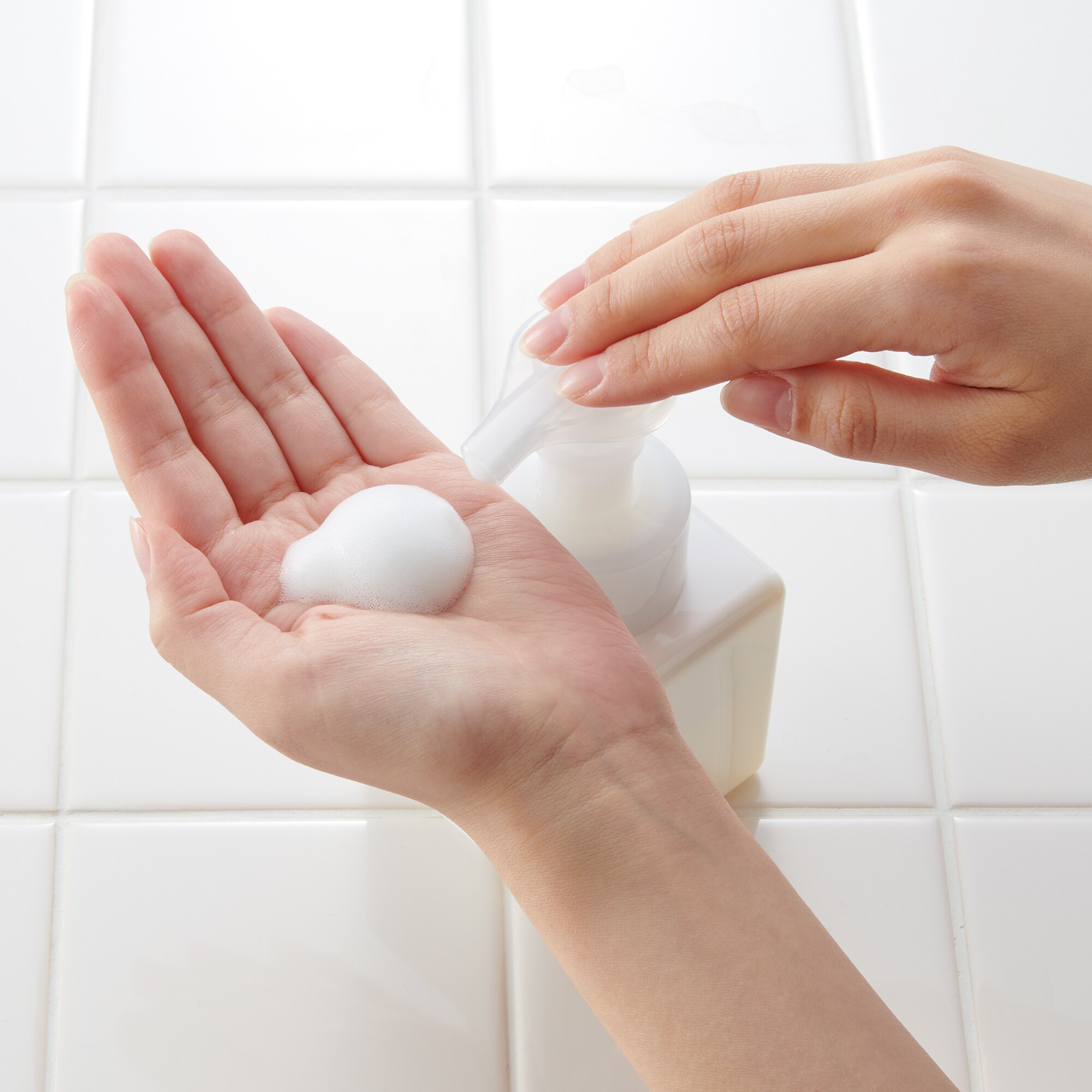 ＰＥＴ詰替ボトル　泡タイプ　ホワイト　２５０ｍＬ