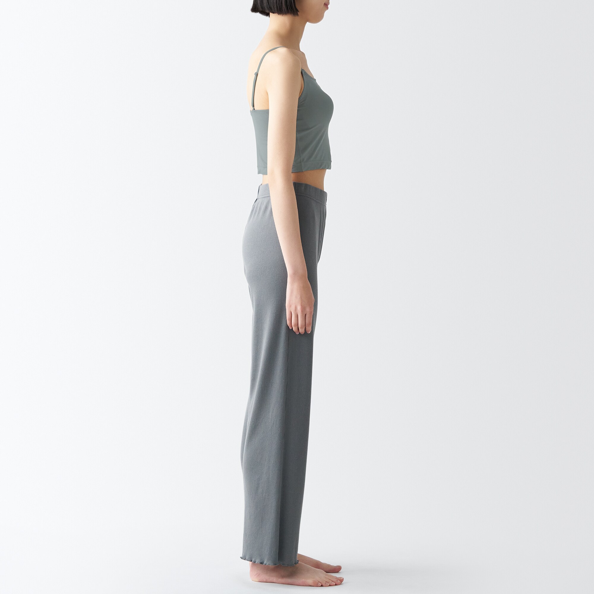 なめらかブラハーフ丈キャミソール