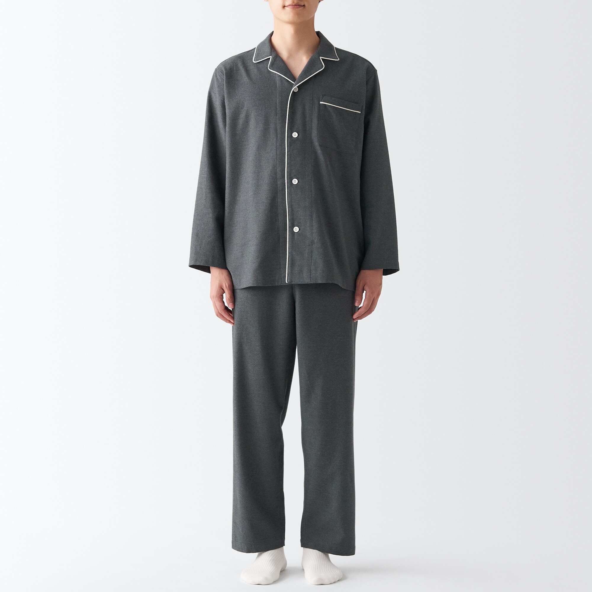 【両面起毛で温かい】脇に縫い目のない　フランネルパジャマ（旧仕様：丸襟タイプ・お尻ポケットなし）