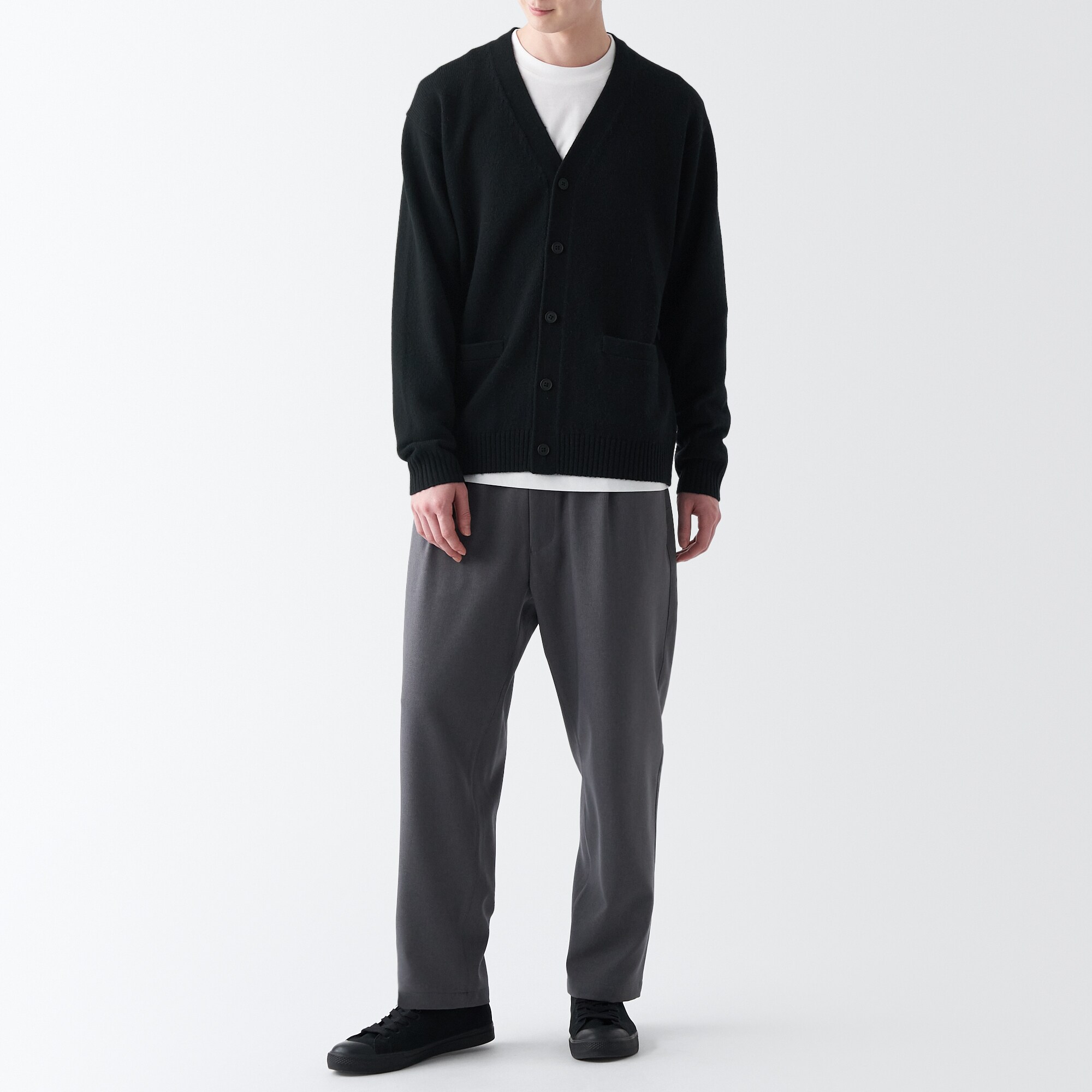 洗えるウールミドルゲージＶネックカーディガン