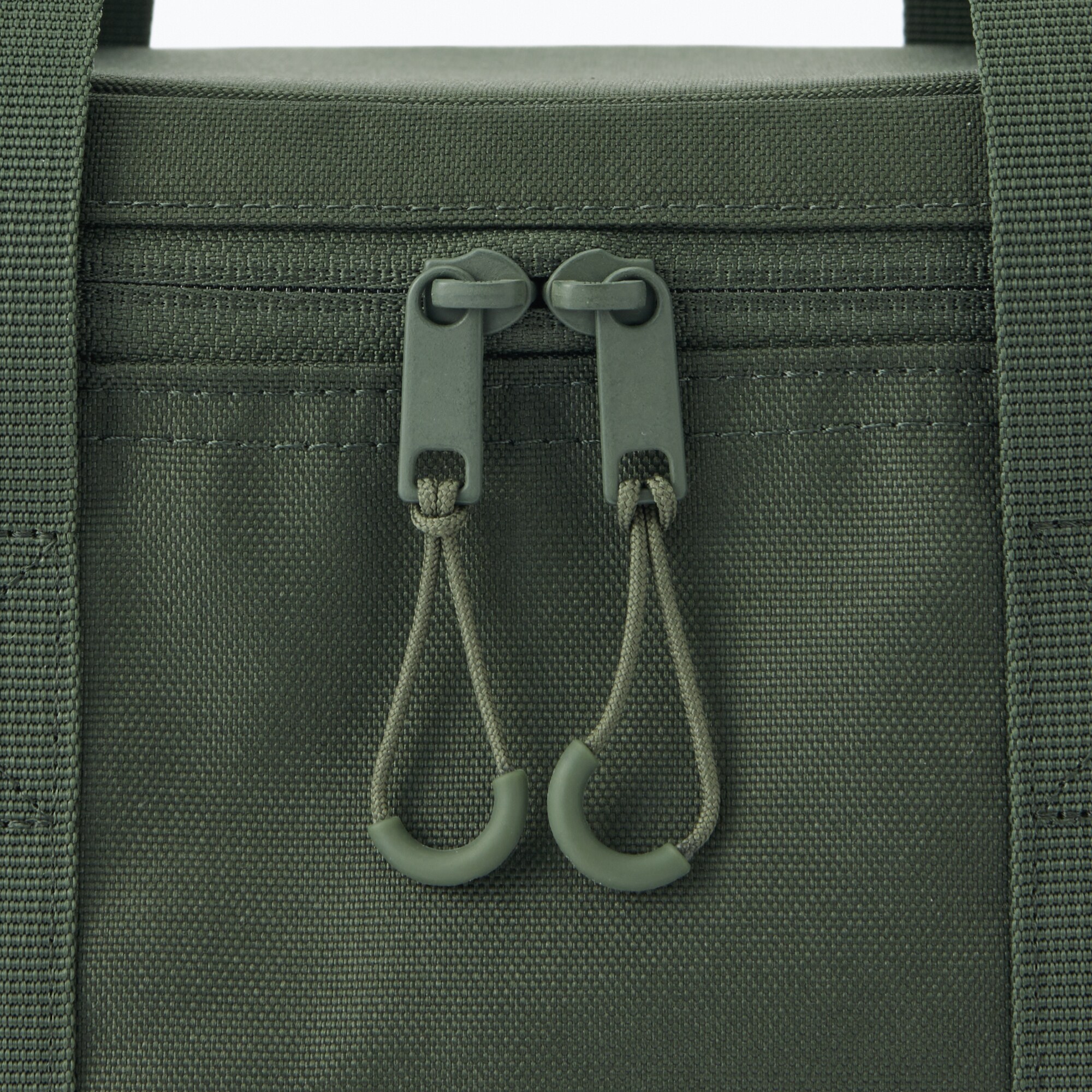 保冷バッグ　カーキ　約３２×３０×２１ｃｍ