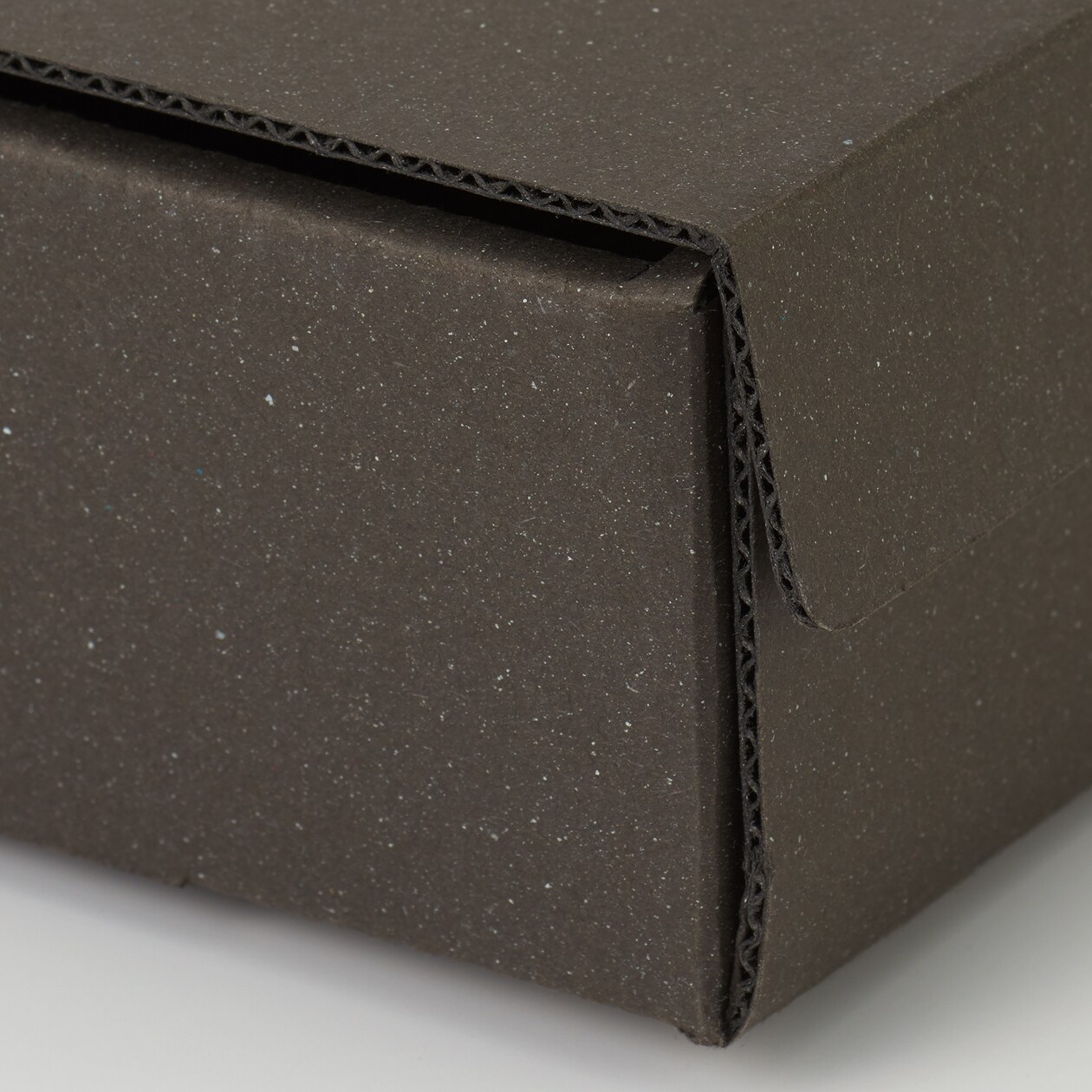 ダンボール・タテヨコ使えるフタ付きボックス・小（３個入り）／約幅３２×奥行２５×高さ５．５ｃｍ