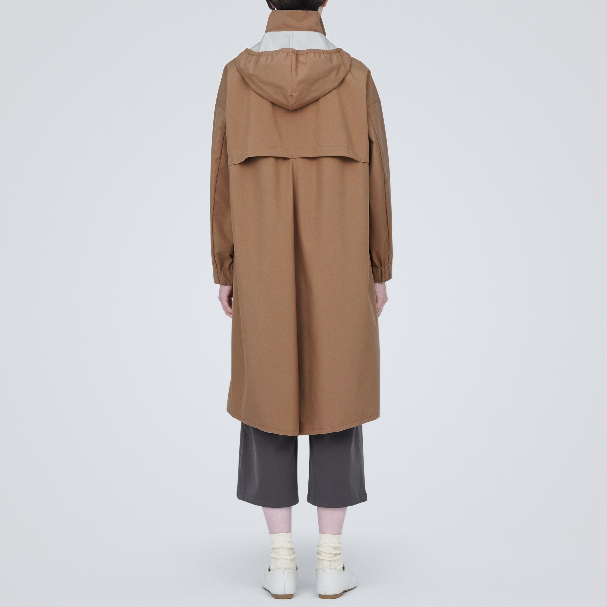 蒸れにくい　撥水フード付きロングコート