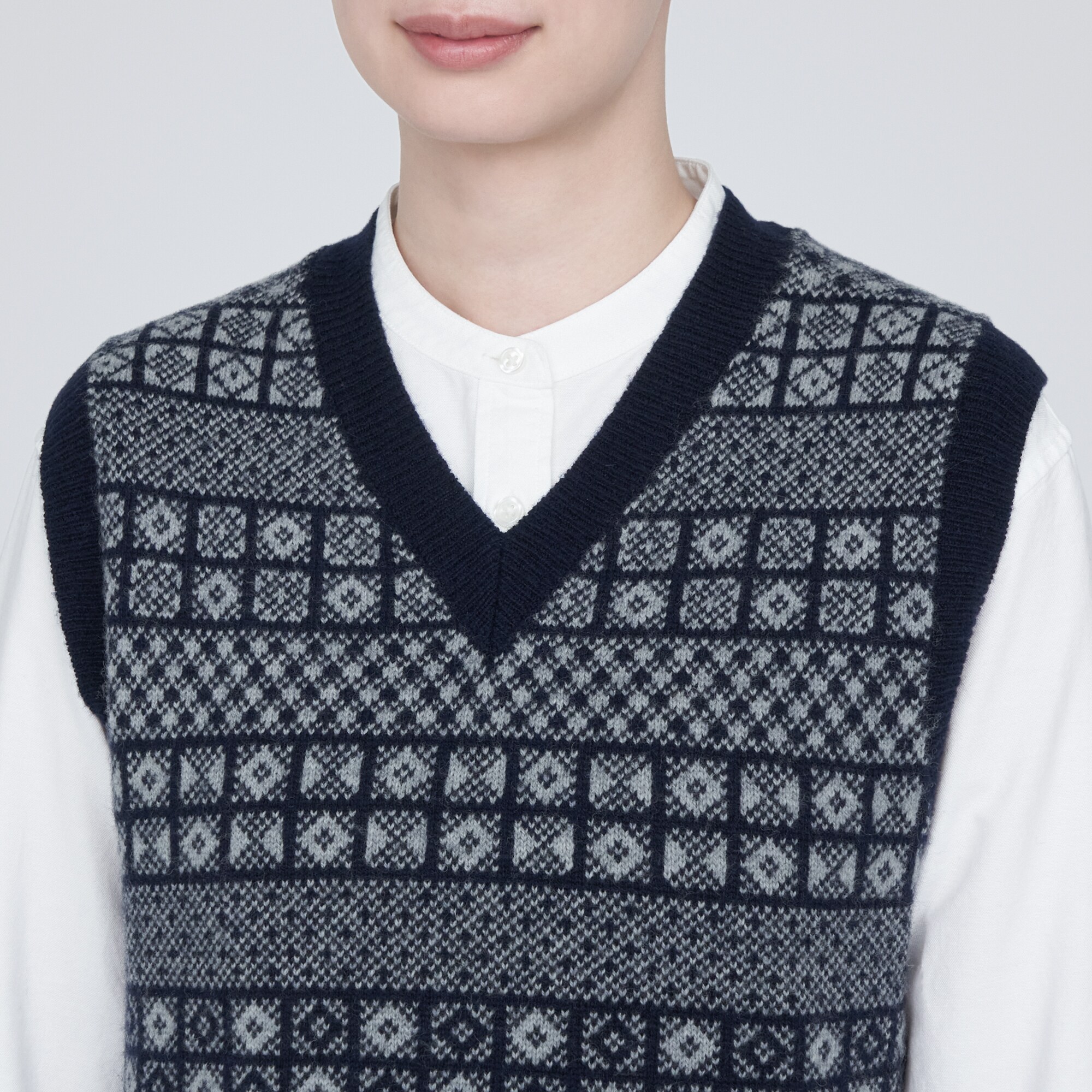 メリノウールジャカード編みＶネックベスト