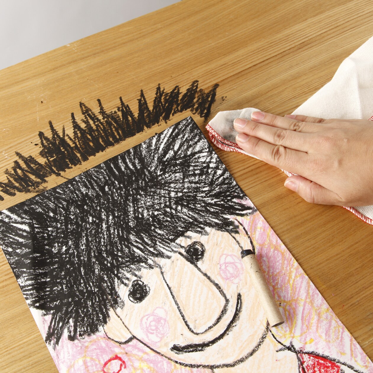 ぬれタオルで簡単におとせるクレヨン　１２色