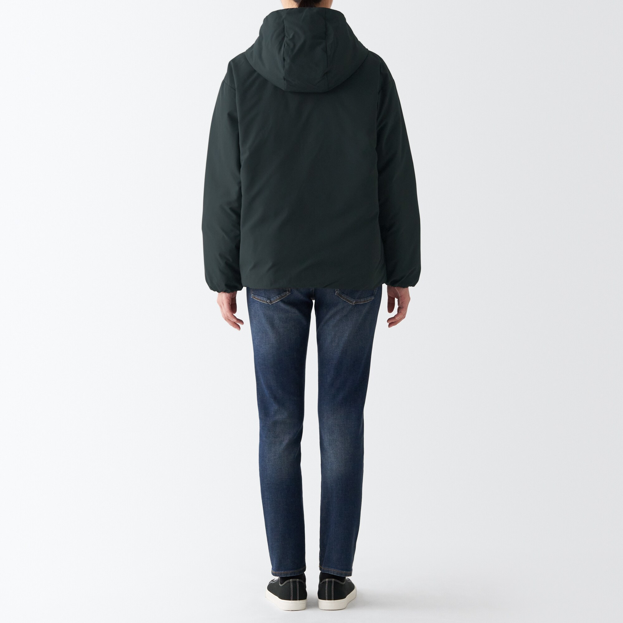 再生ポリエステル水を弾くダウンジャケット