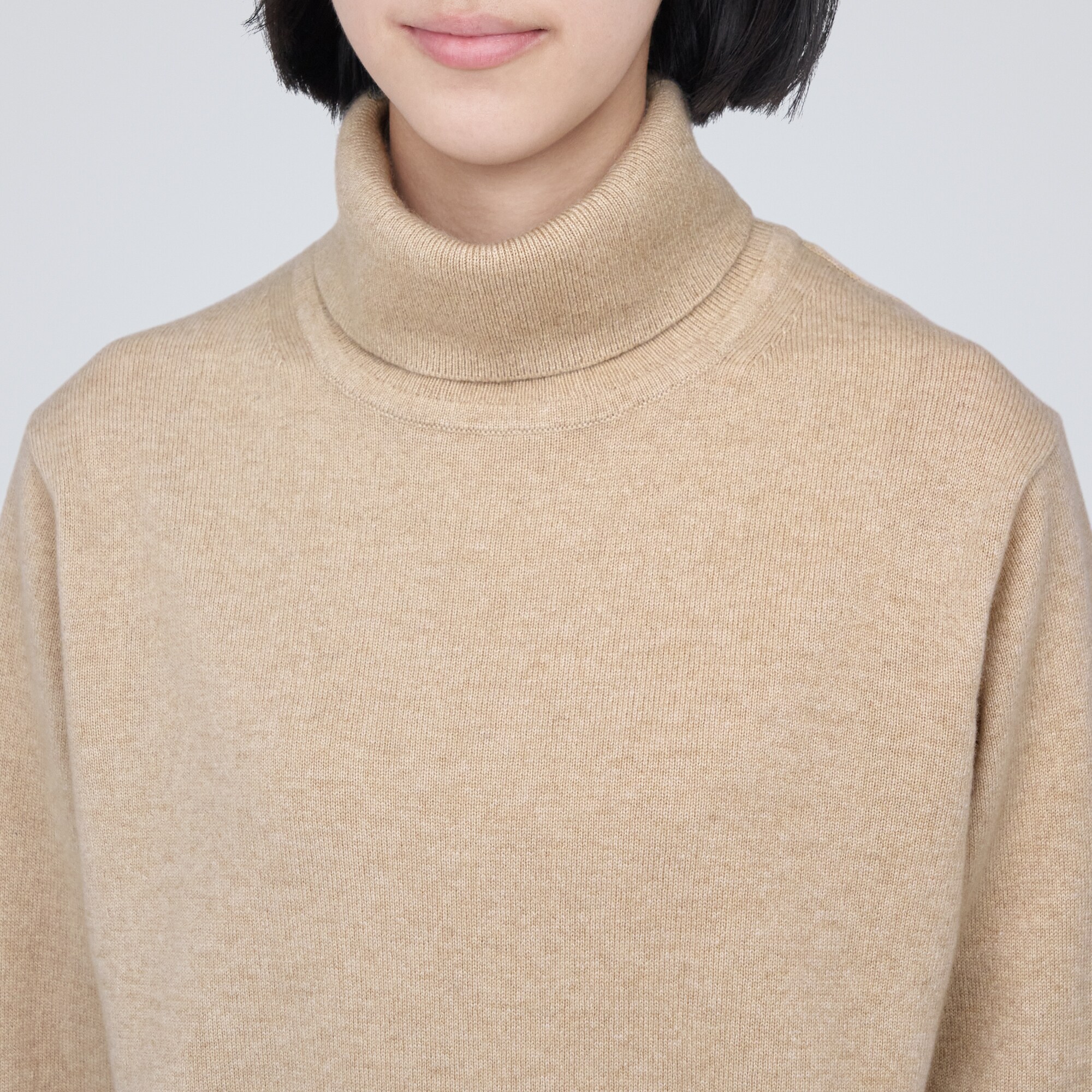 自然のまんまの色　カシミヤ　タートルネックセーター（数量限定）