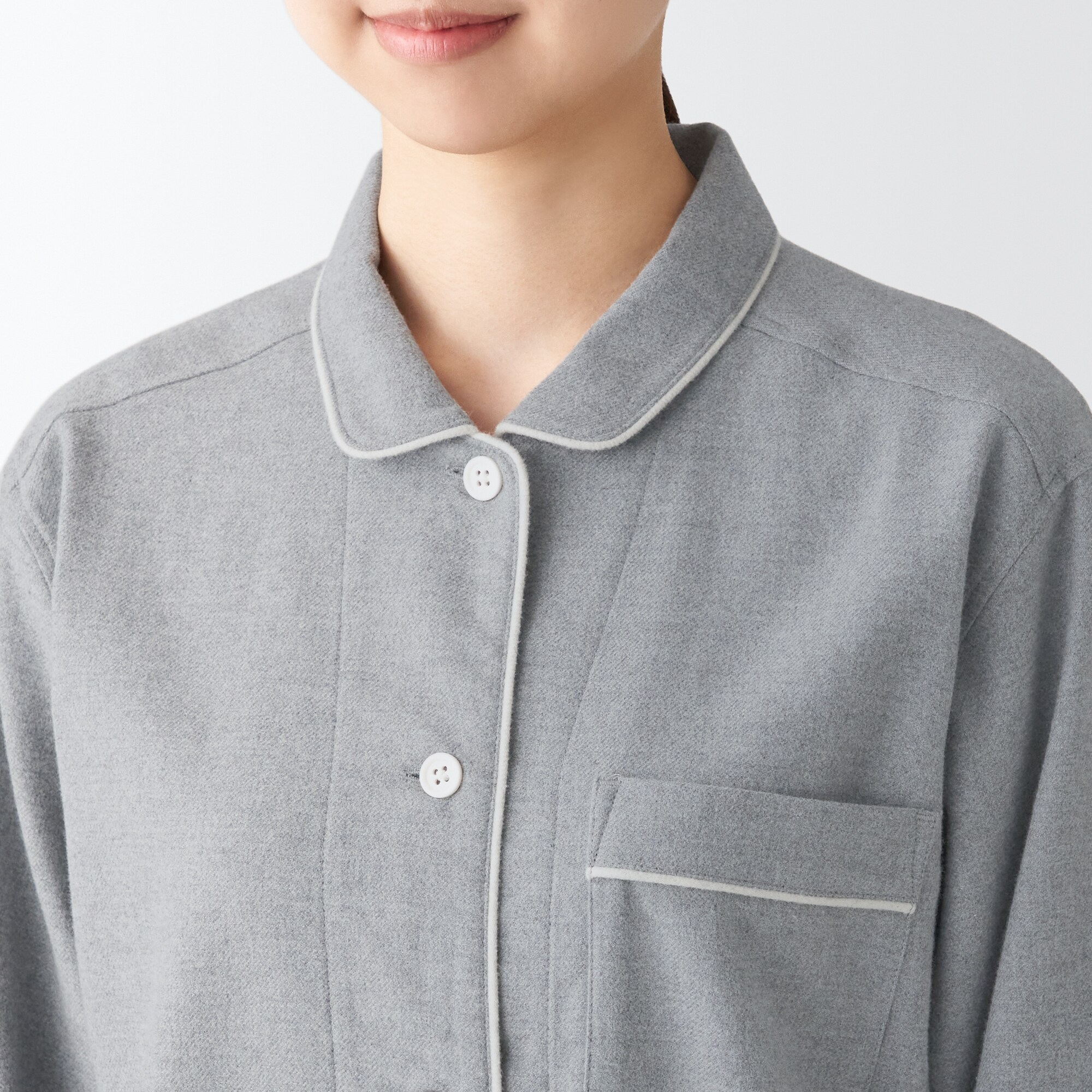 【両面起毛で温かい】脇に縫い目のない　フランネルパジャマ（旧仕様：丸襟タイプ・お尻ポケットなし）