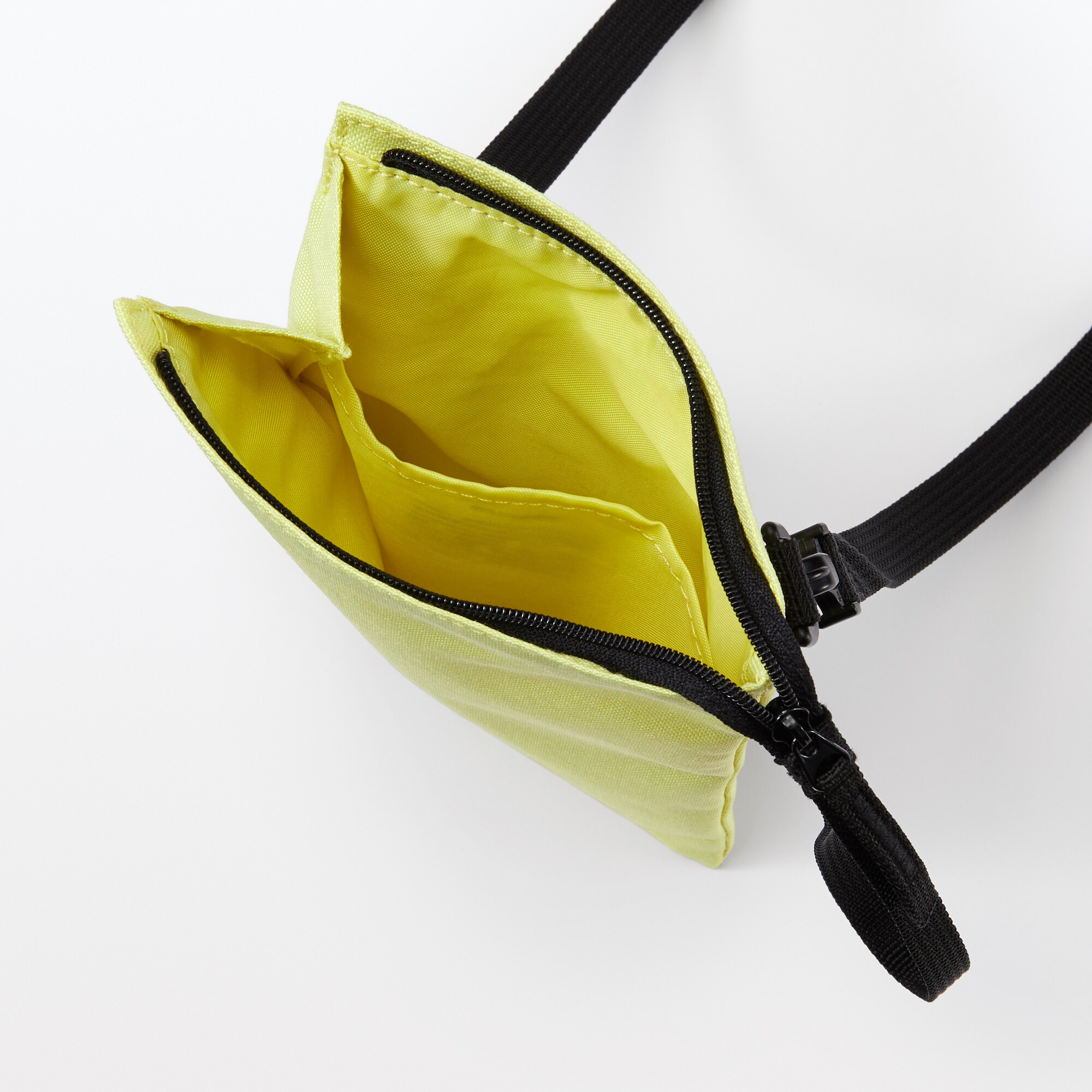 ポーチとしても使える　撥水ミニサコッシュ