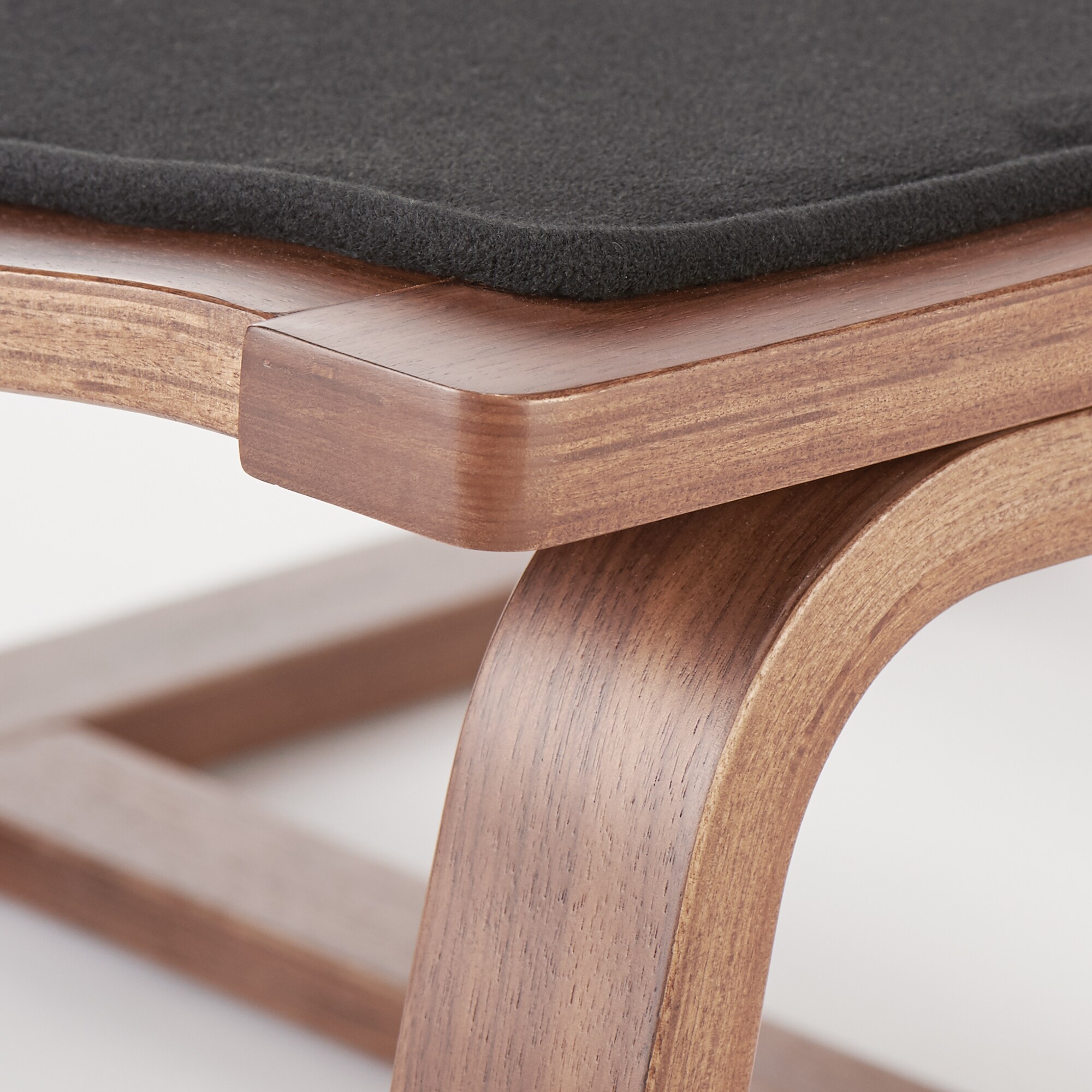 【旧仕様】リビングでもダイニングでもつかえるソファチェア（モールドクッション仕様）・ＷＮ材