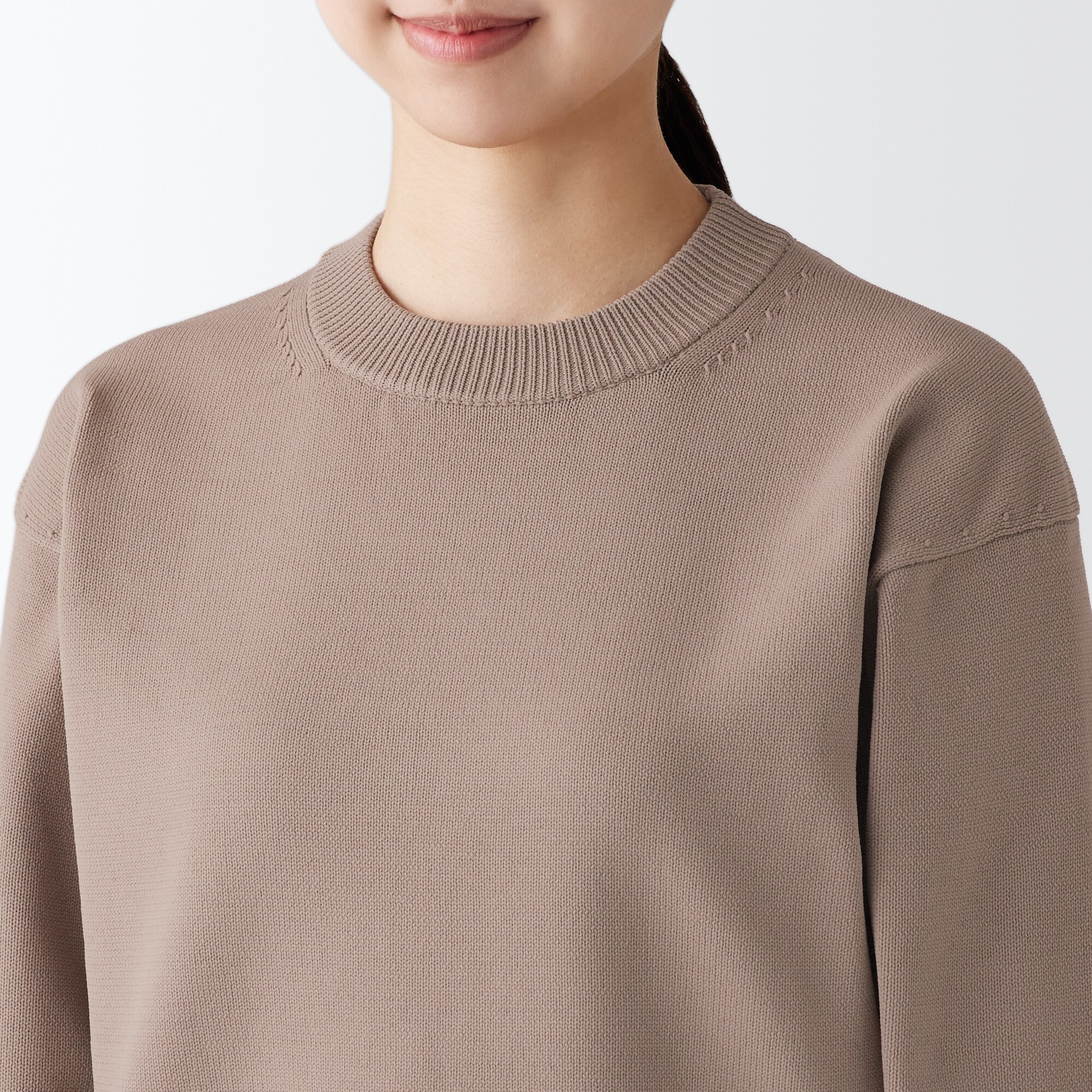 残糸で編んだクルーネックセーター