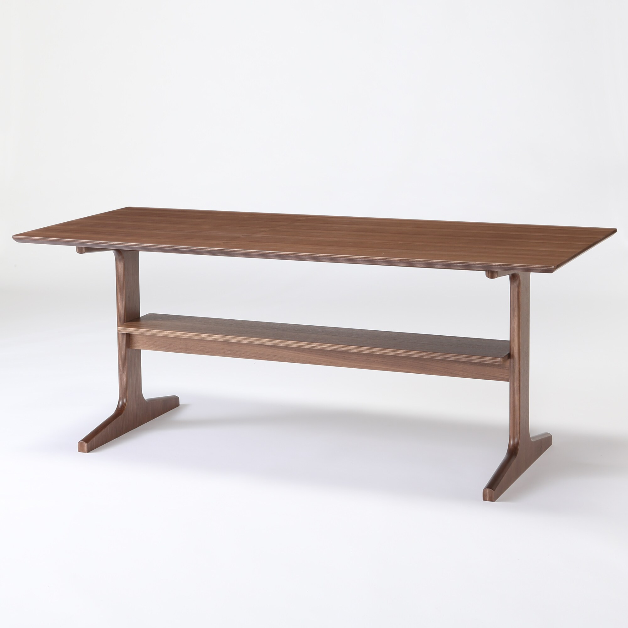 リビングでもダイニングでもつかえるテーブル・１・ウォールナット材