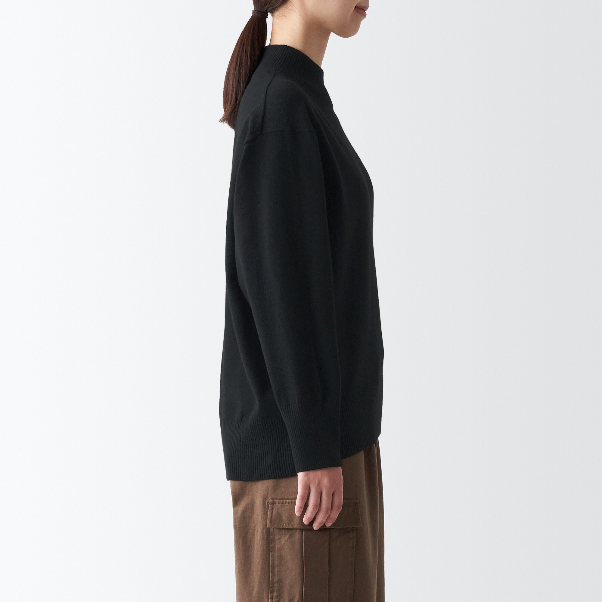 洗えるニットハイネックセーター