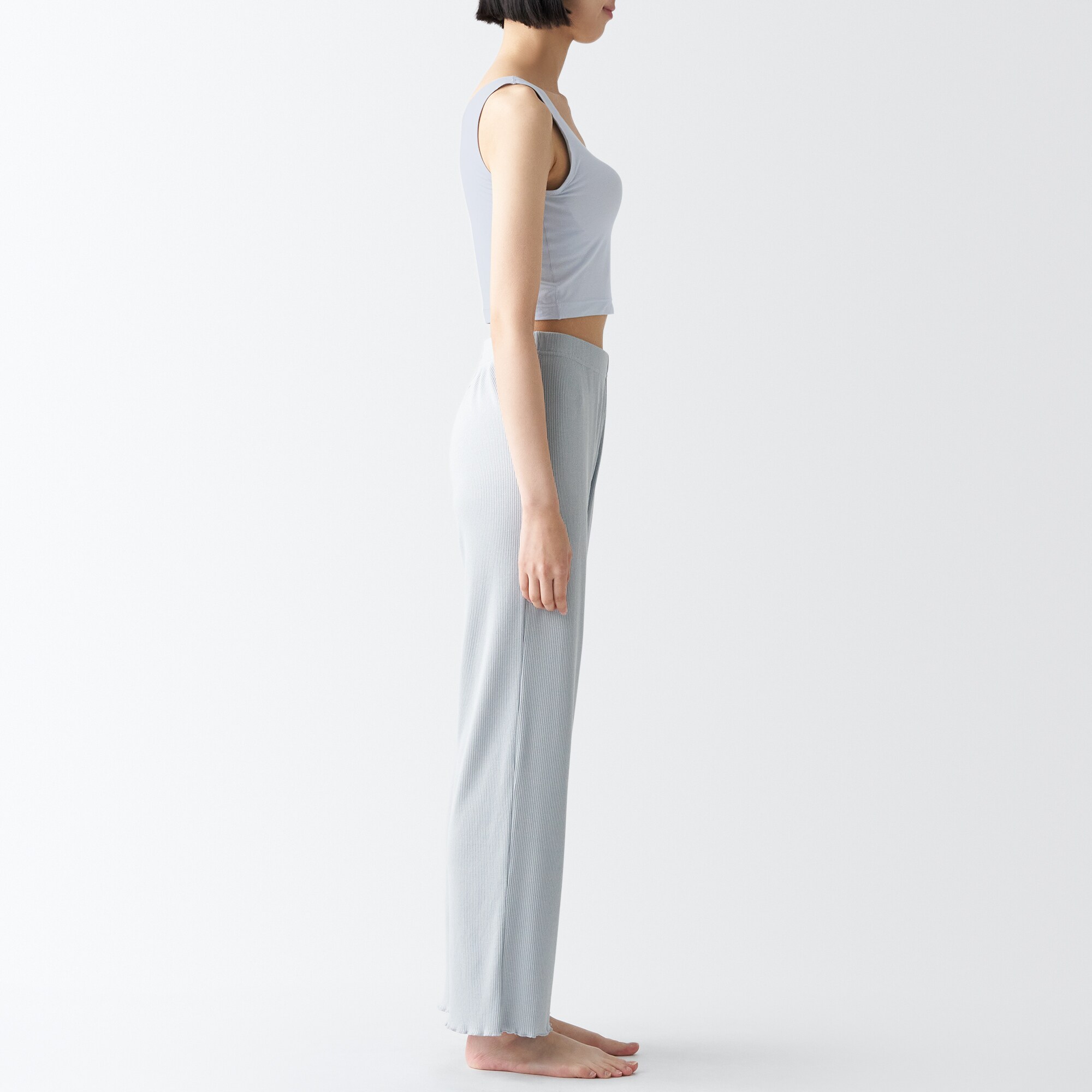 なめらかブラハーフ丈タンクトップ