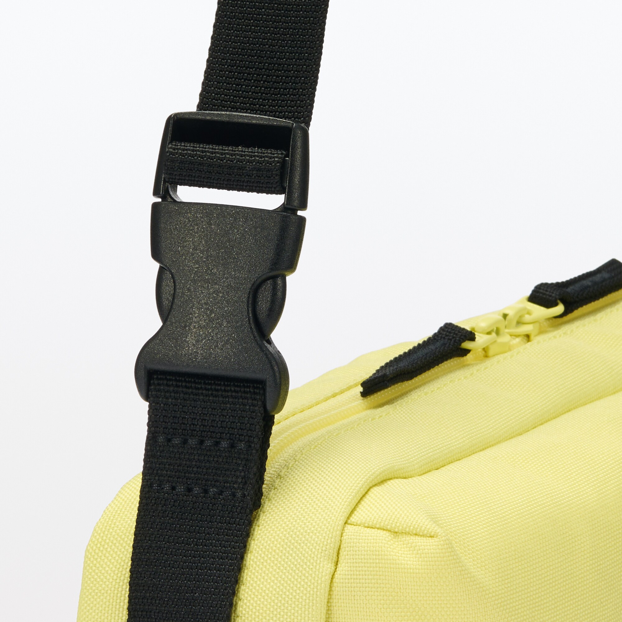 ウエストポーチにもなる　撥水ショルダーバッグ