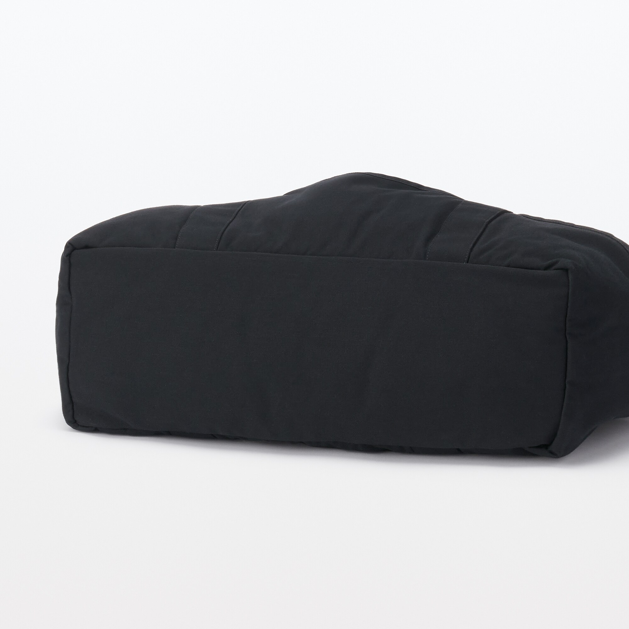 燃えにくい素材を使ったトートバッグ