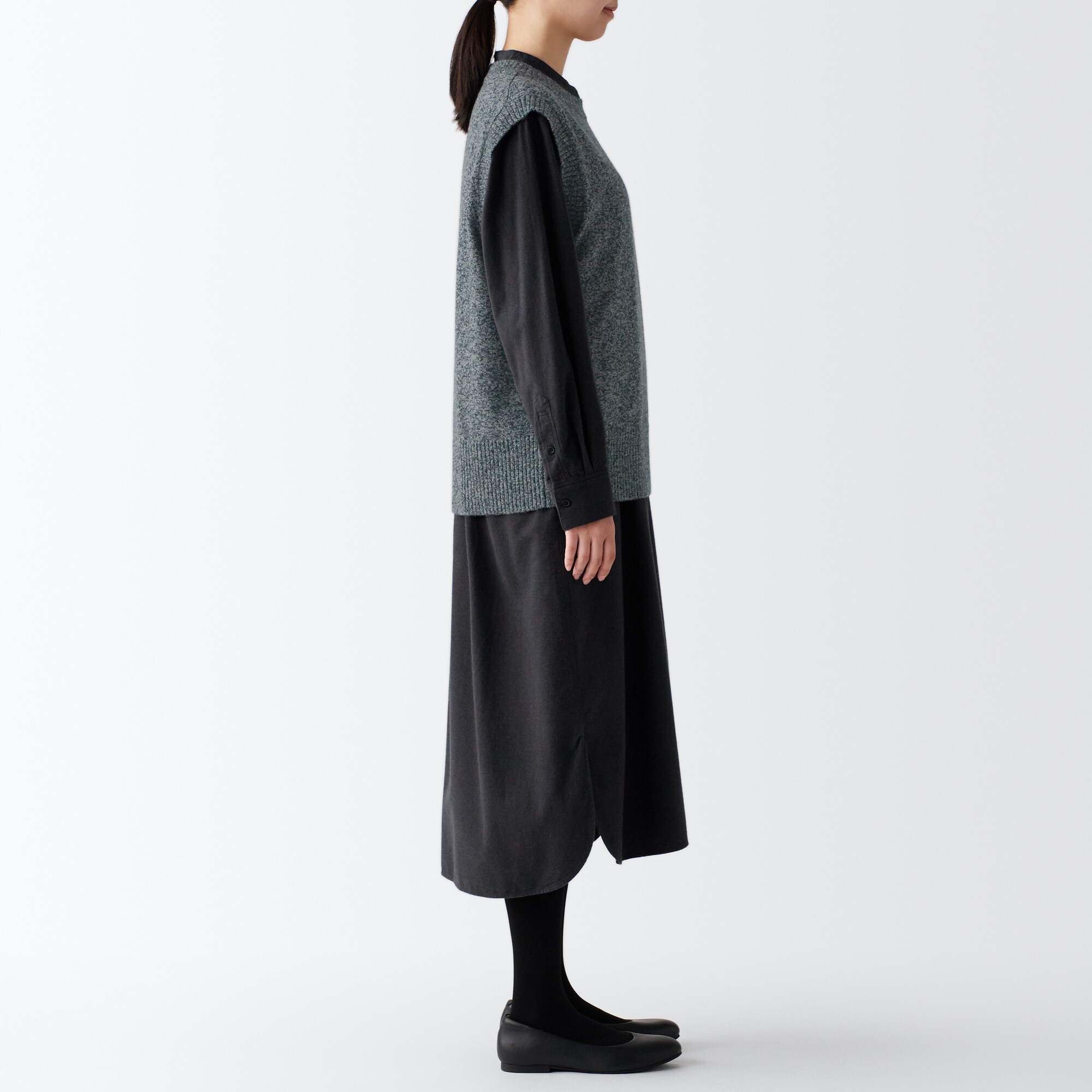 残糸で編んだクルーネックベスト