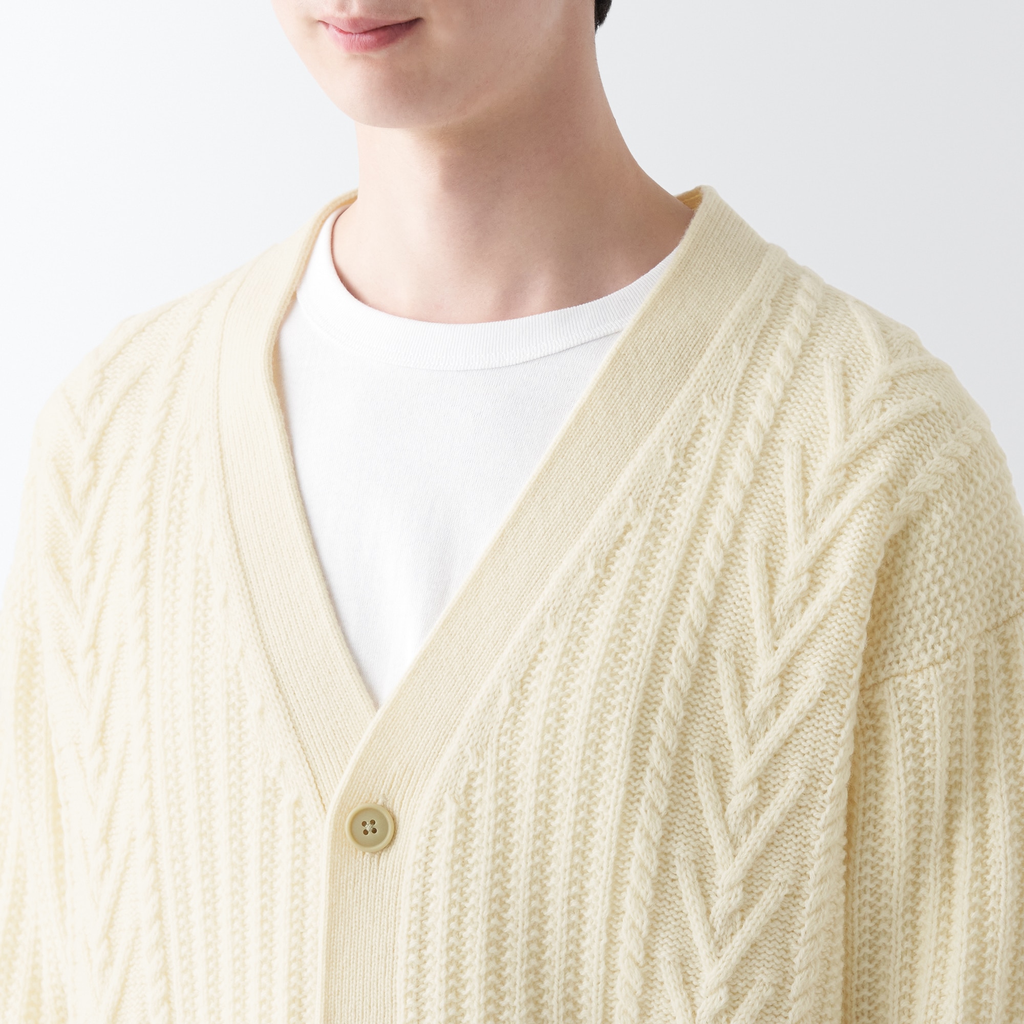 メリノウールケーブル柄Ｖネックカーディガン