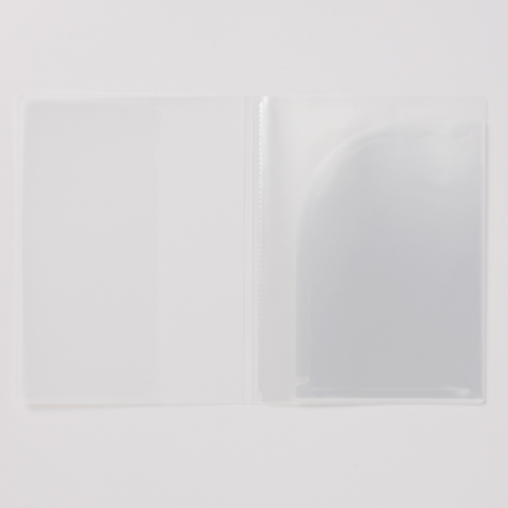 【Ａ５】ノートカバーにもなるスリムポケットホルダー　６ポケット