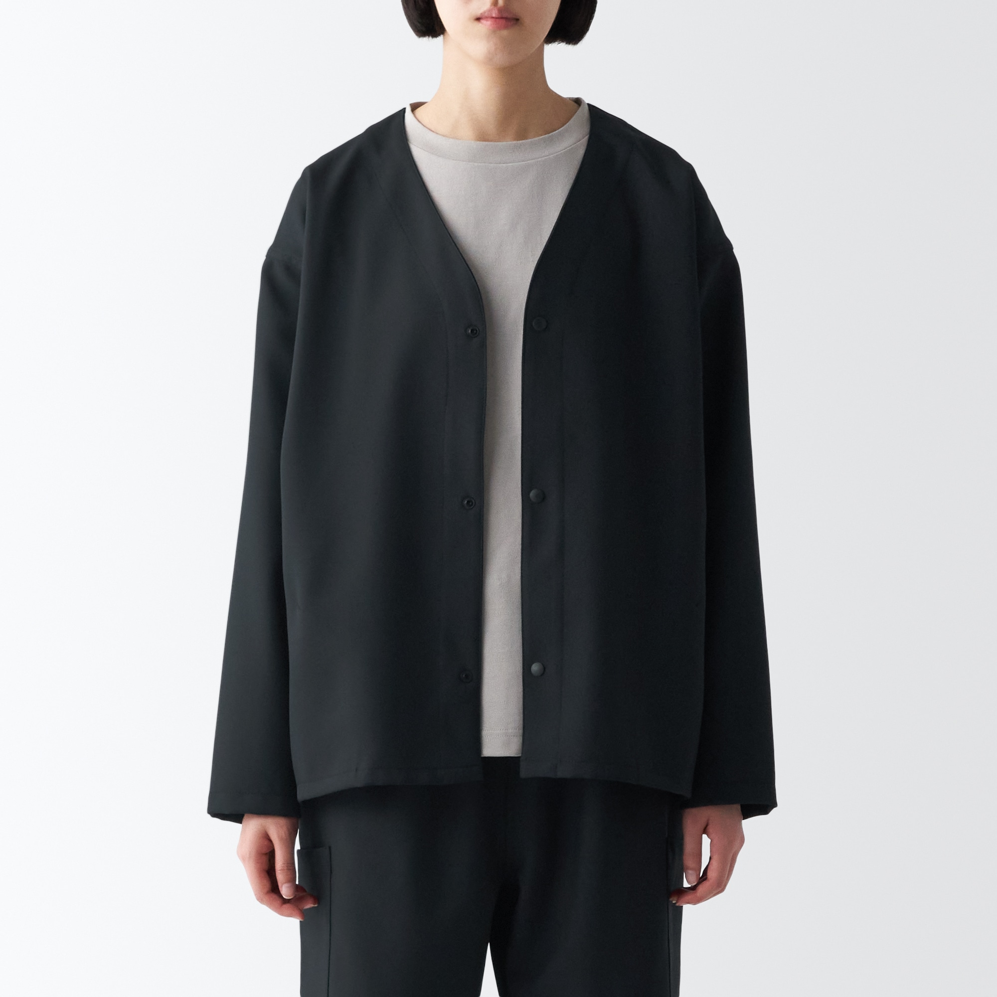 汚れが落ちやすいノーカラージャケット