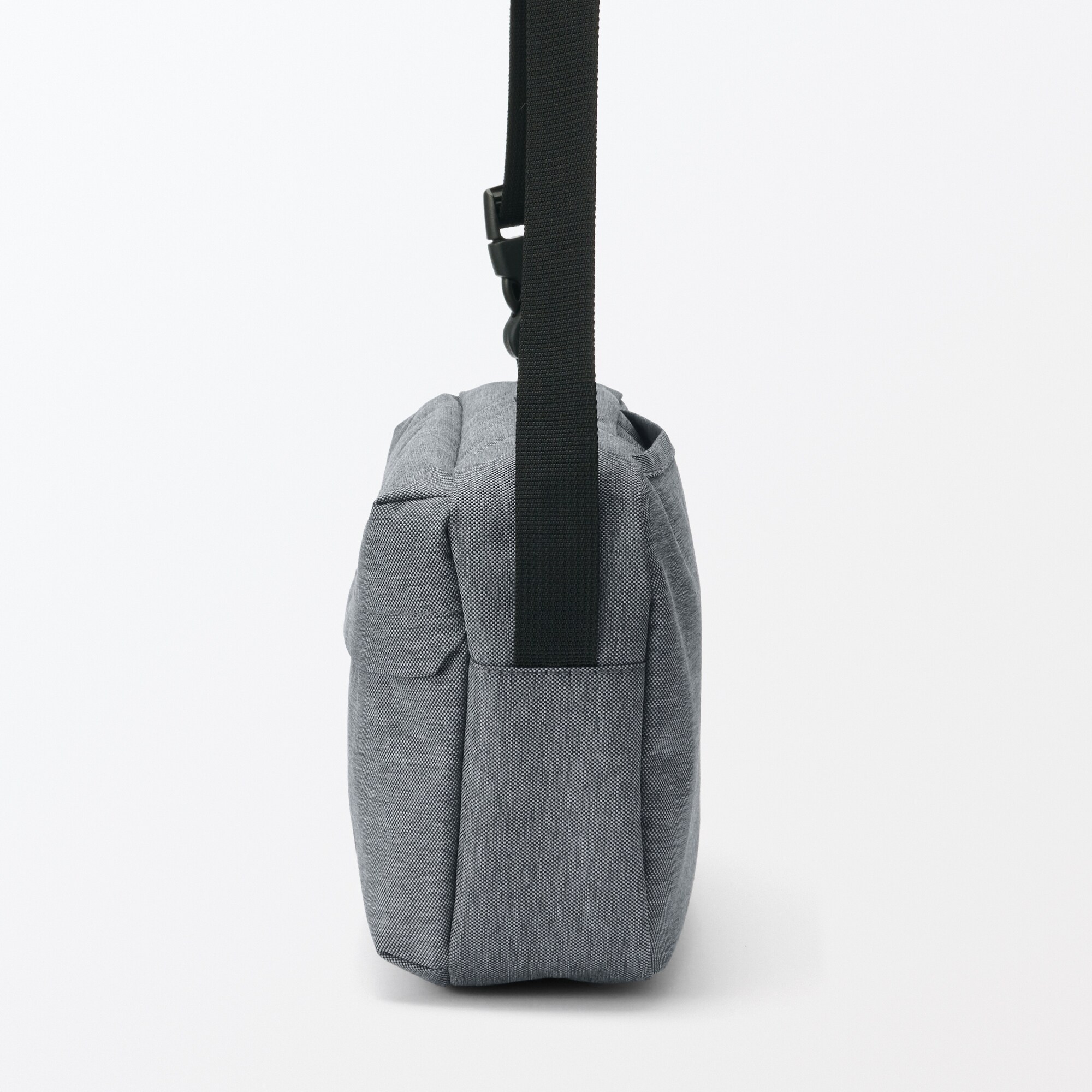 ウエストポーチにもなる　撥水ショルダーバッグ