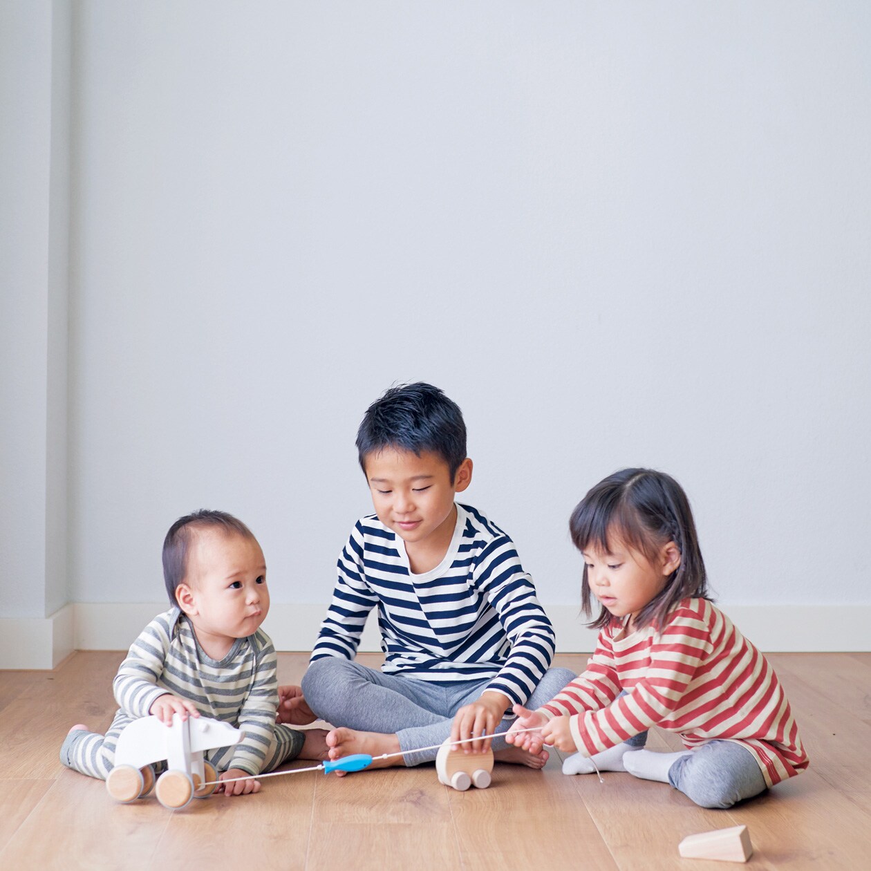 日本の木のおもちゃ＿くるりんカー　対象年齢：１歳以上