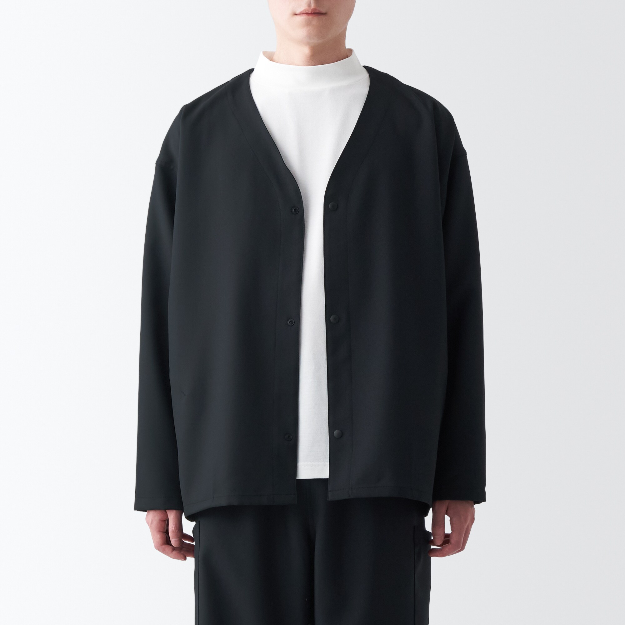 汚れが落ちやすいノーカラージャケット