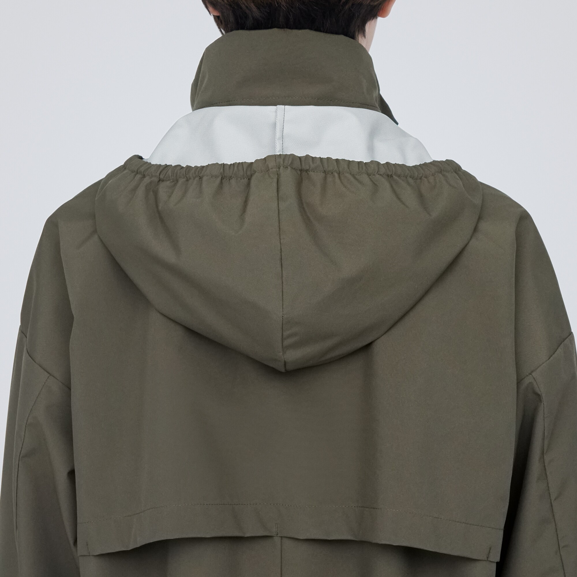 蒸れにくい　撥水フード付きロングコート