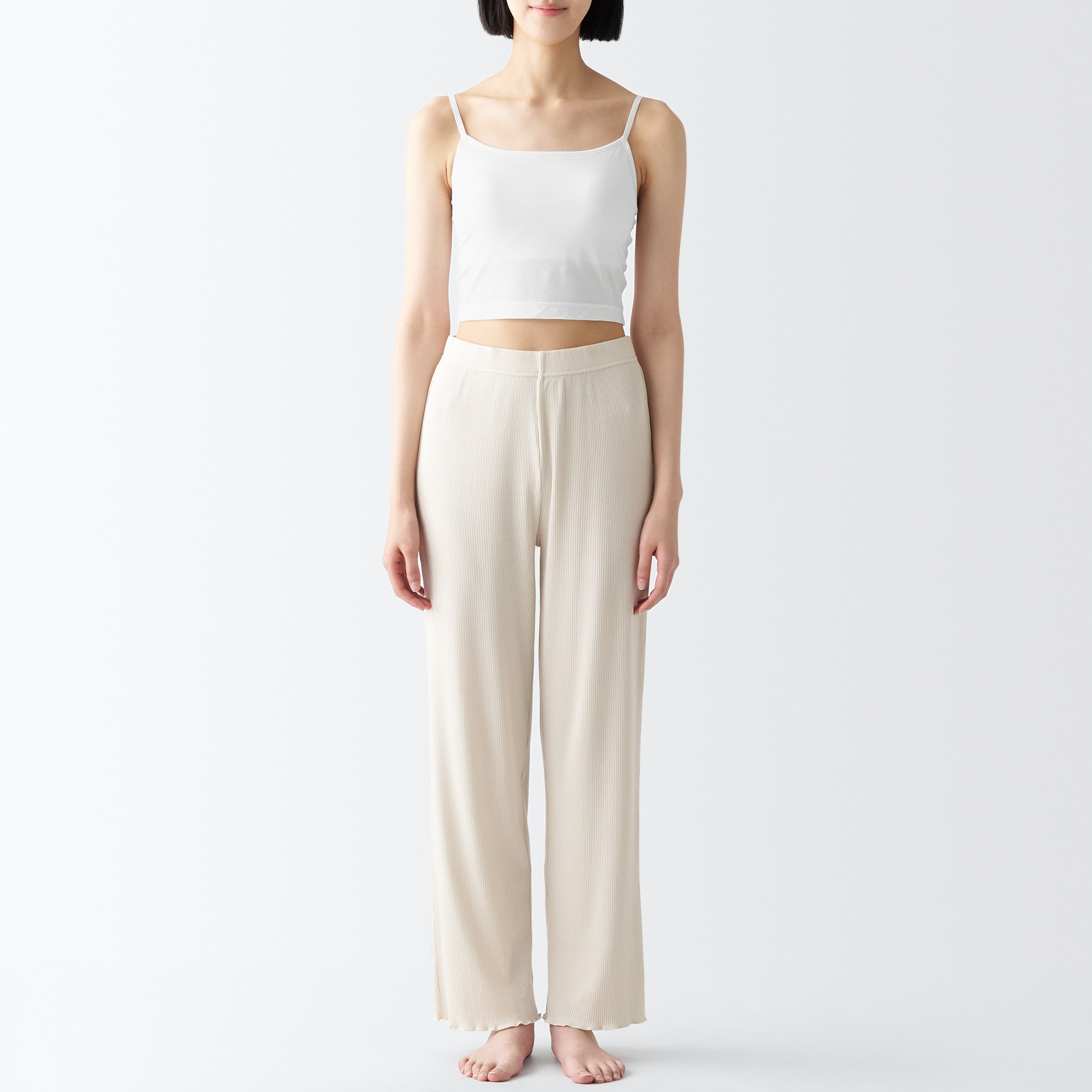 なめらかブラハーフ丈キャミソール