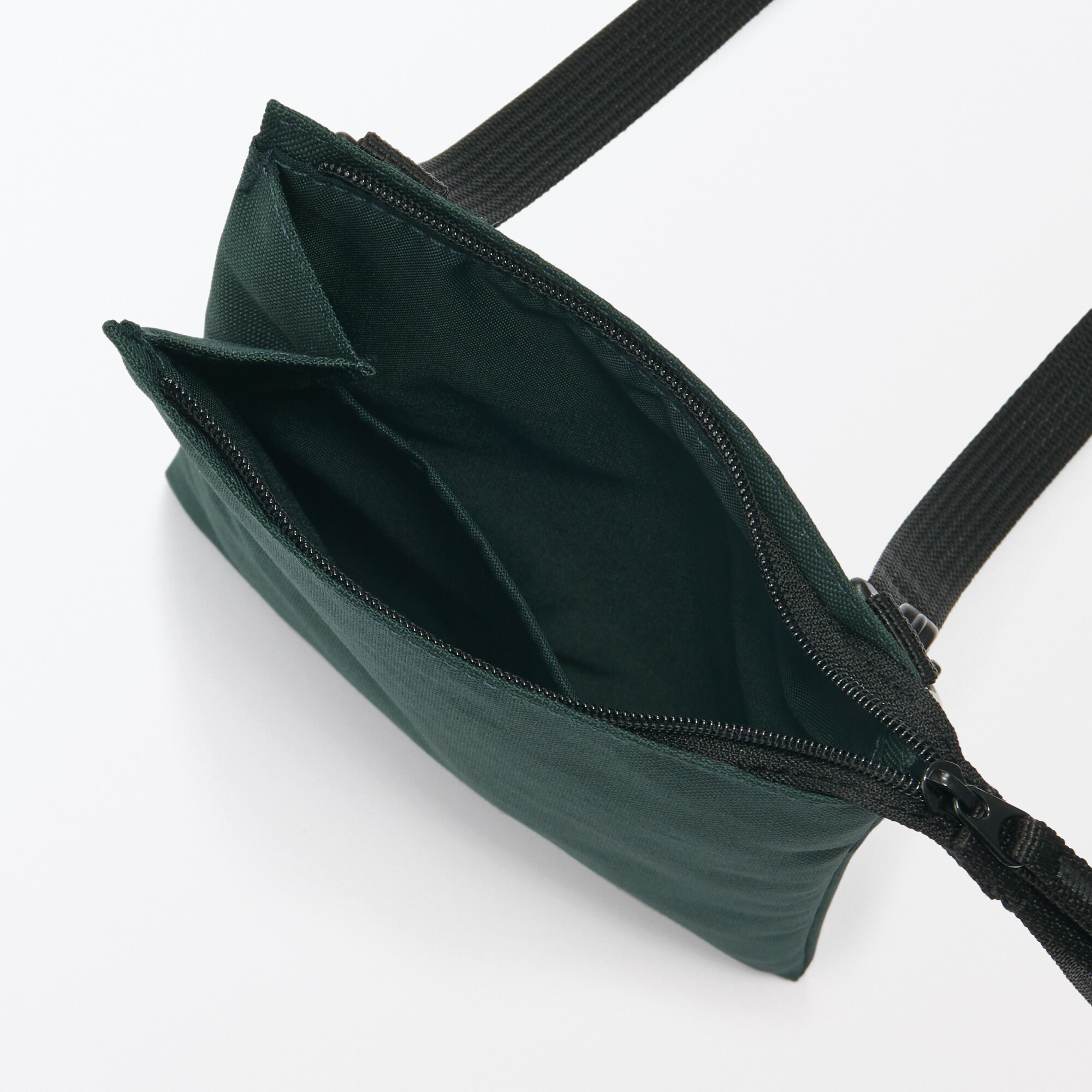 ポーチとしても使える　撥水ミニサコッシュ