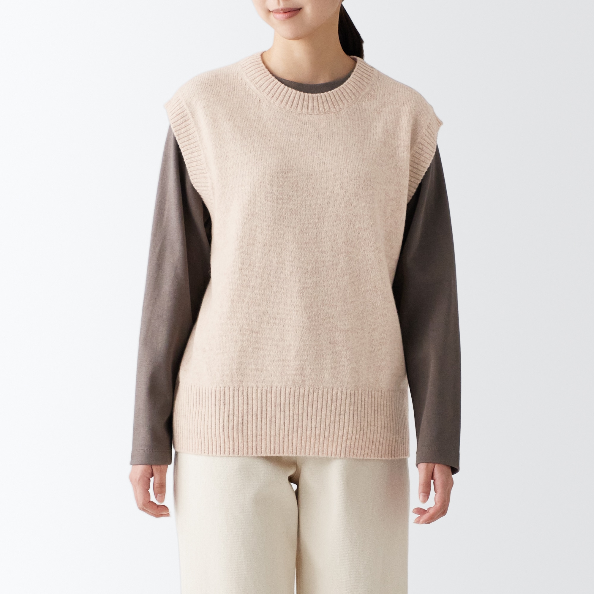 残糸で編んだクルーネックベスト