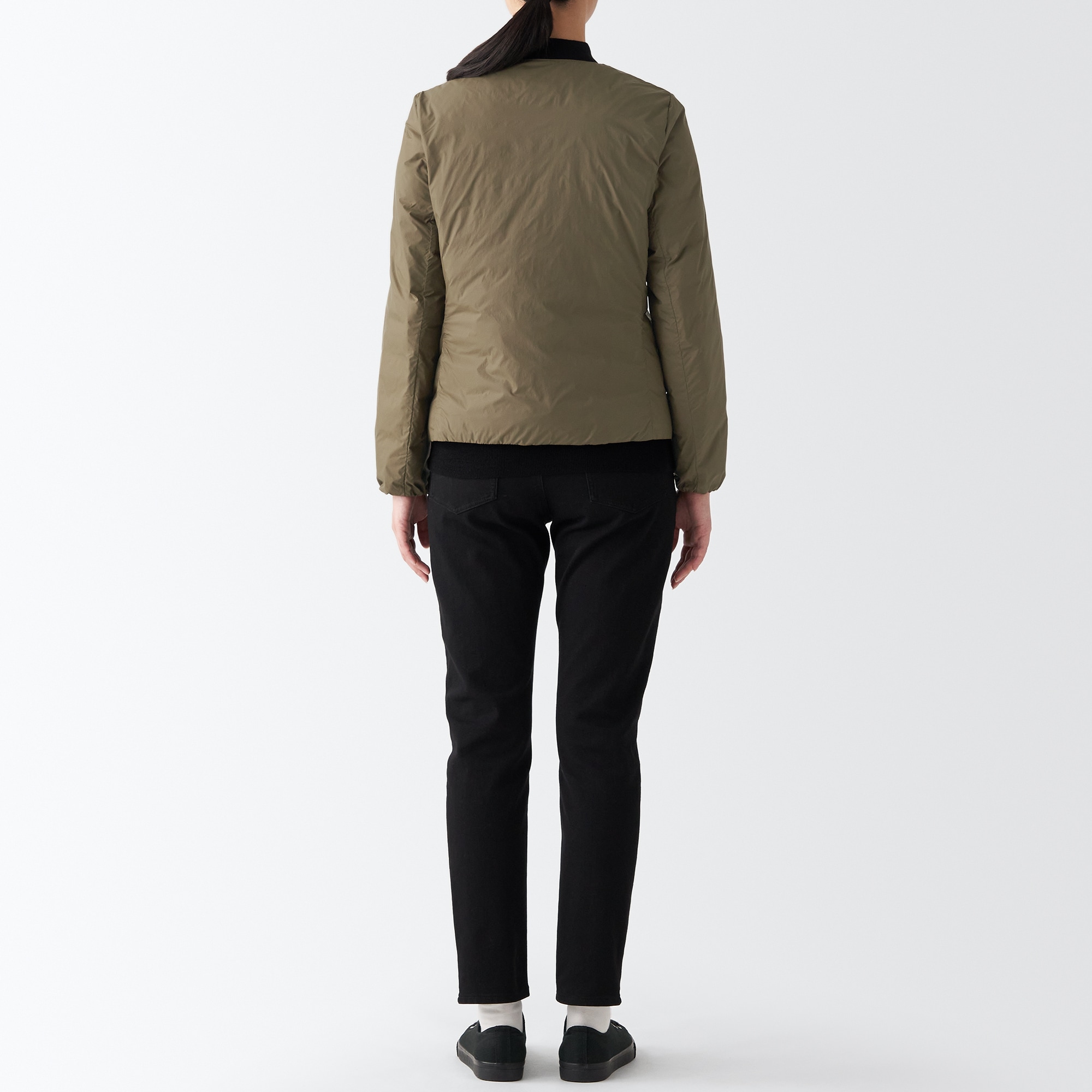 再生ナイロン軽量ノーカラーダウンジャケット（数量限定）