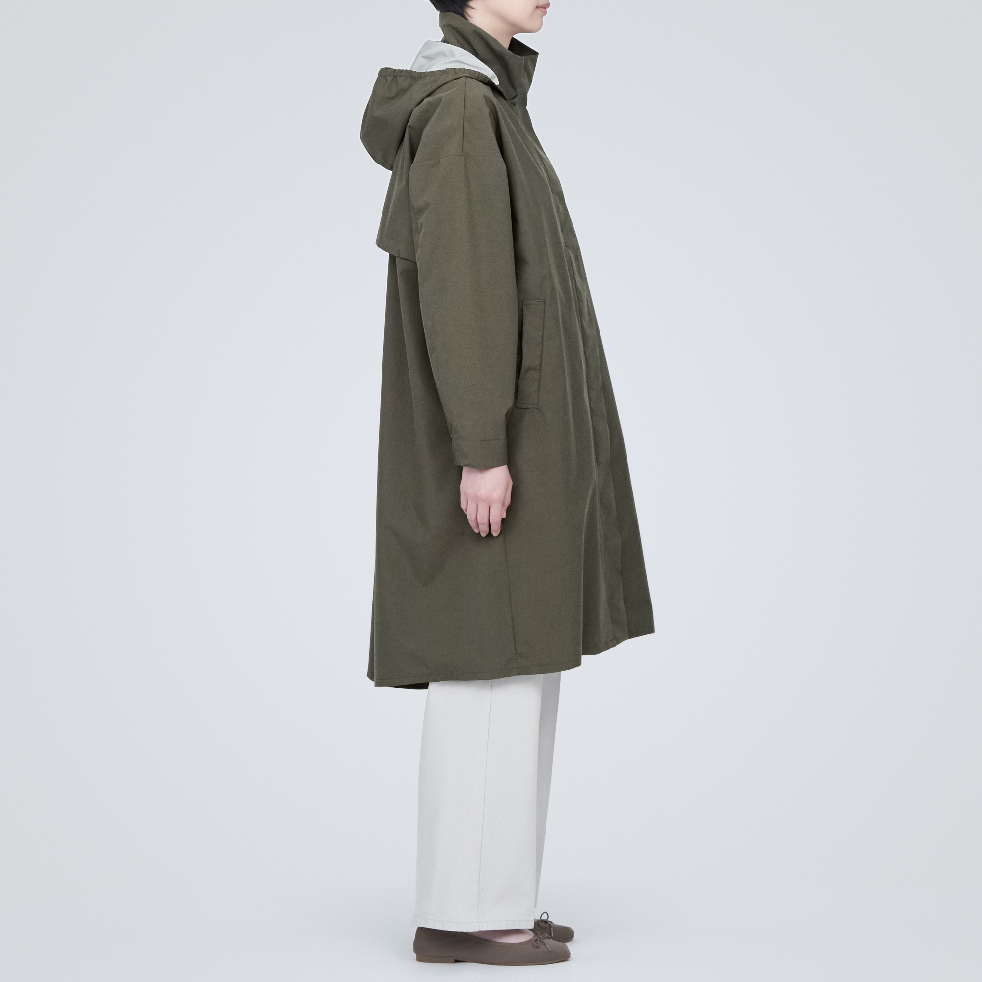 蒸れにくい　撥水フード付きロングコート