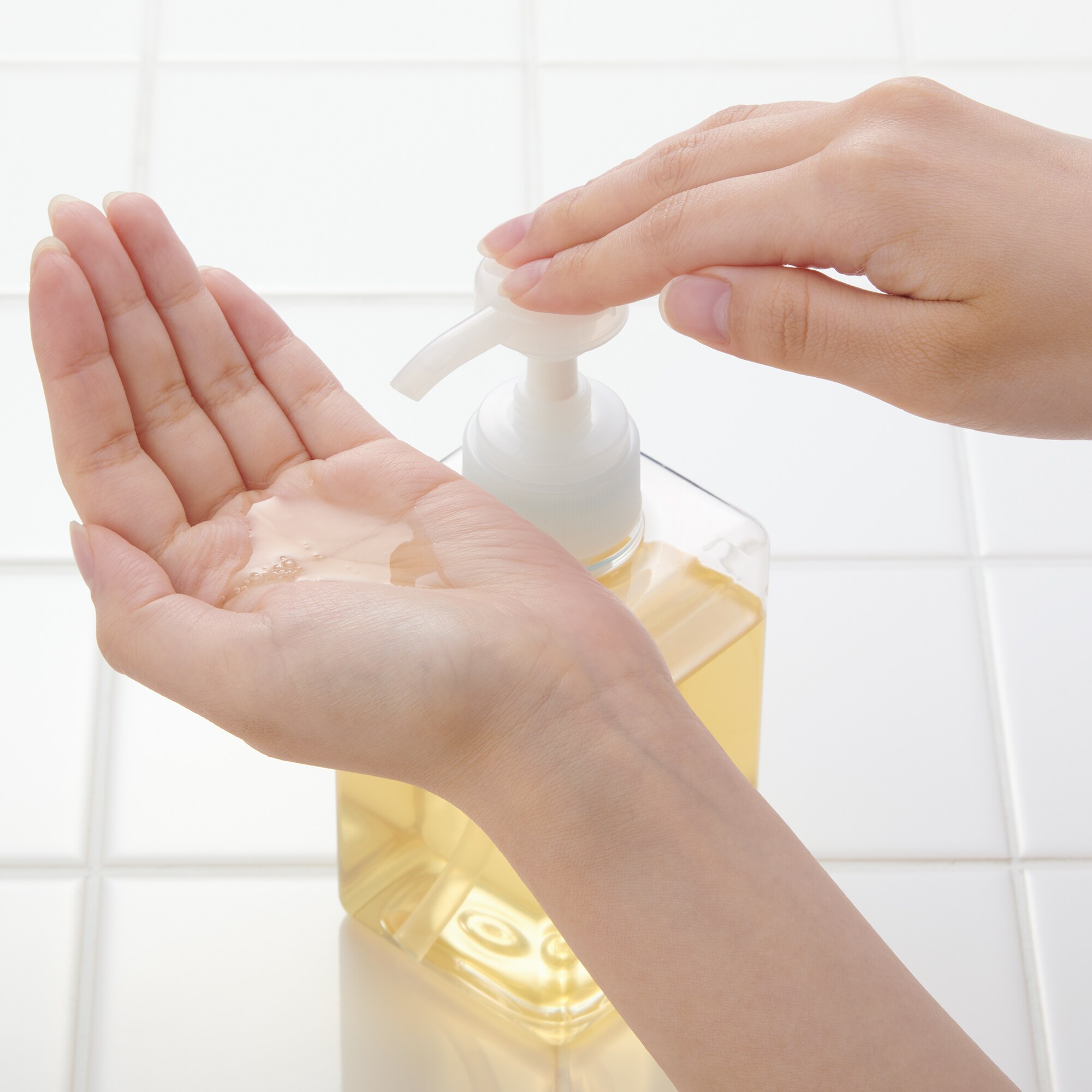 スカルプケアシャンプー　３４０ｍＬ